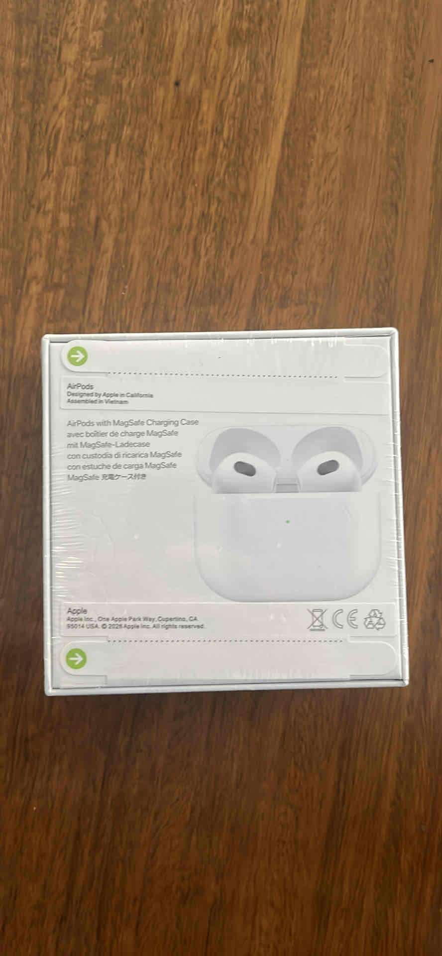 AirPods 3 4ta generación - miniatura 2