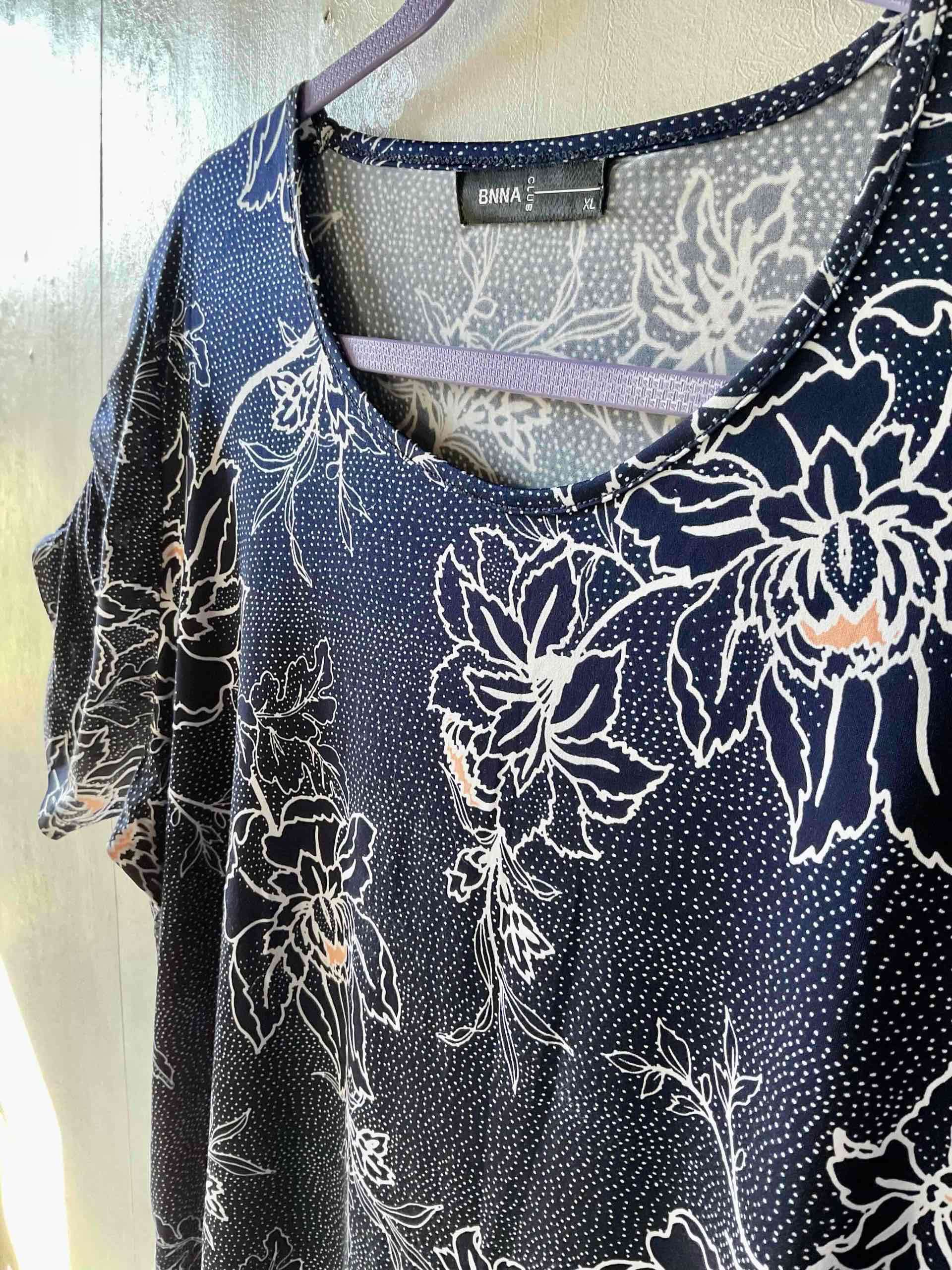 Polera floral azul marino - miniatura 2