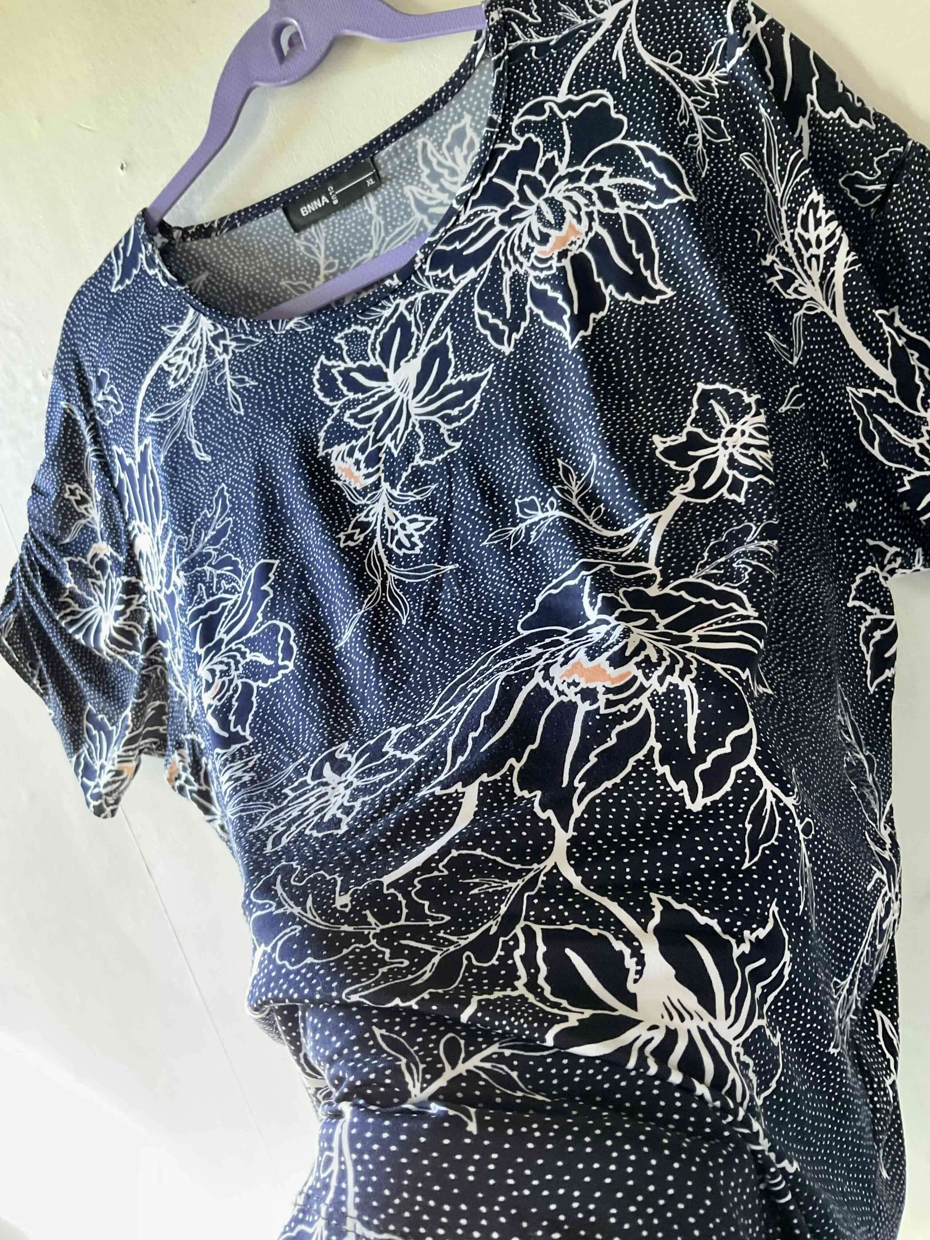 Polera floral azul marino - miniatura 3