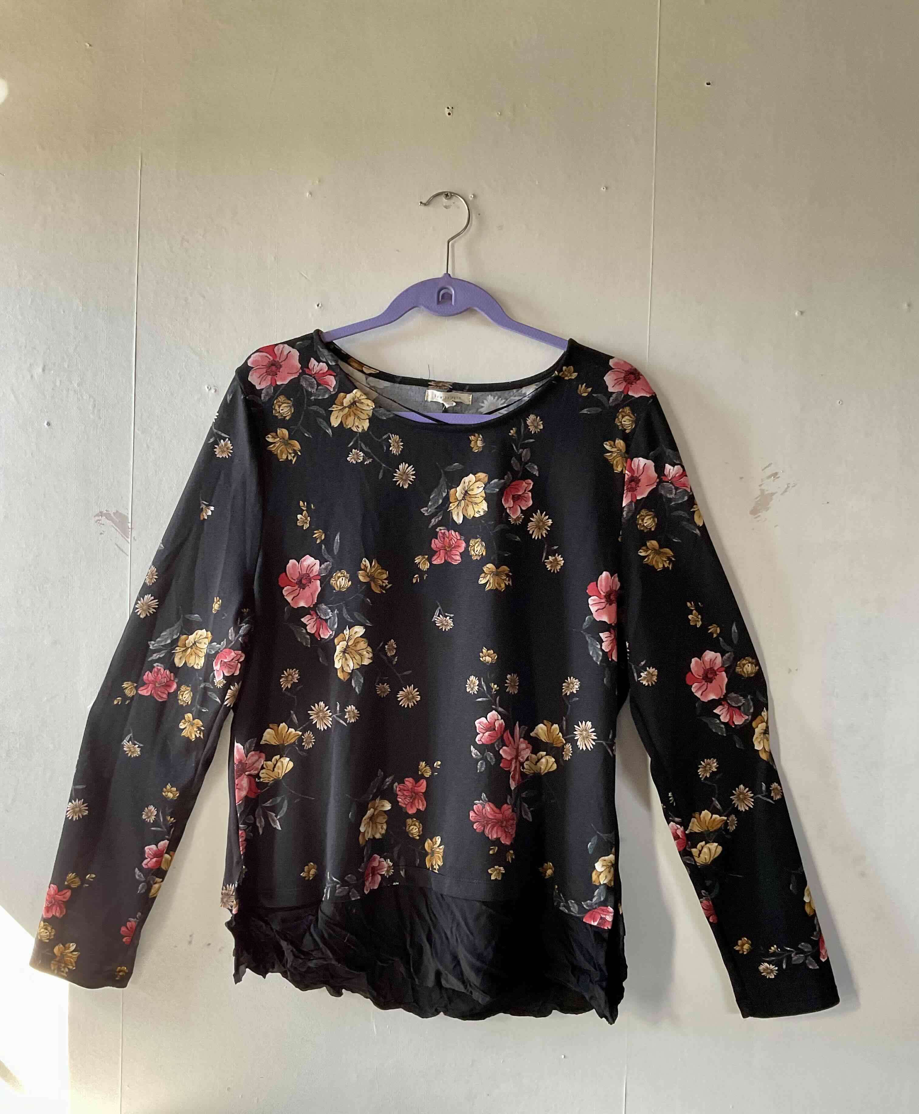 Blusa floral negra manga larga - 2