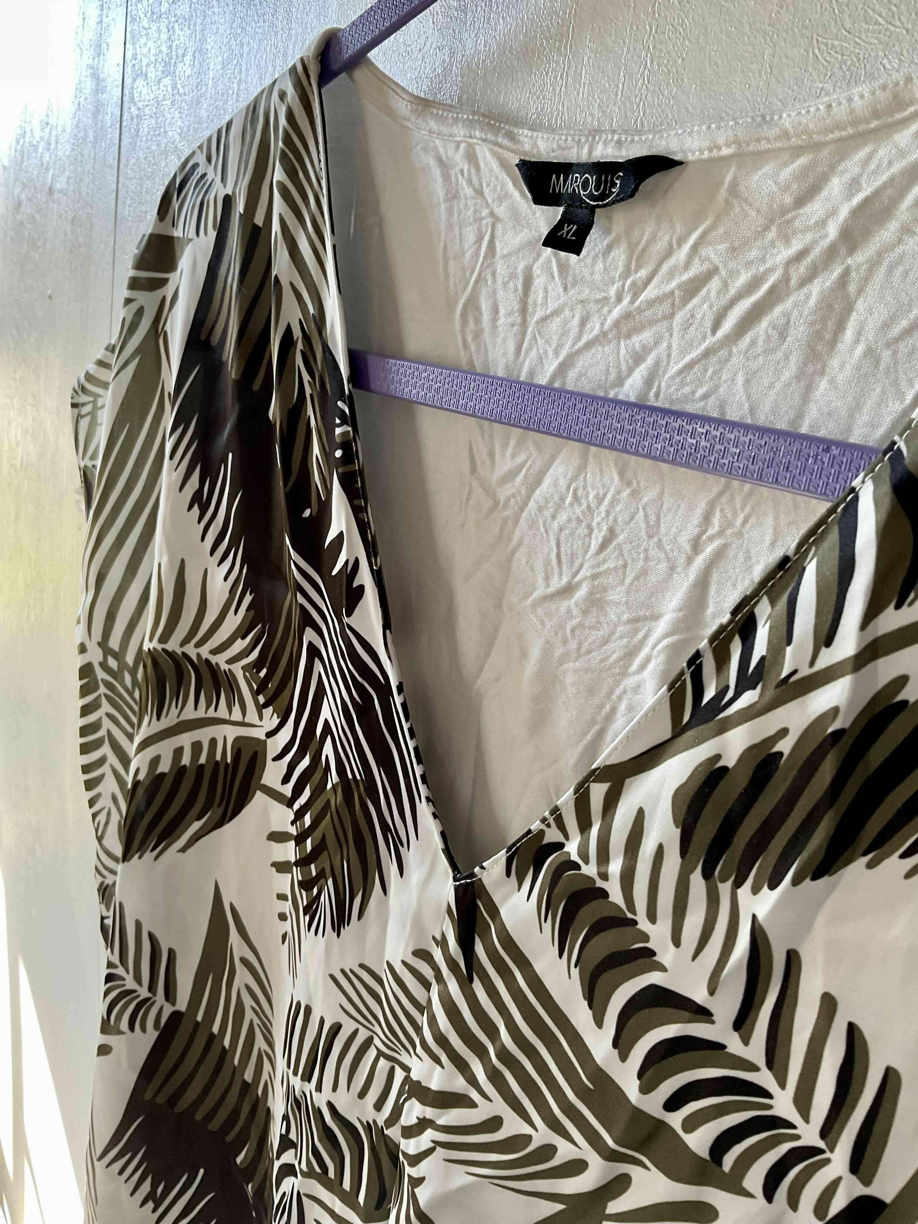 Blusa estampada hojas b/n - miniatura 2