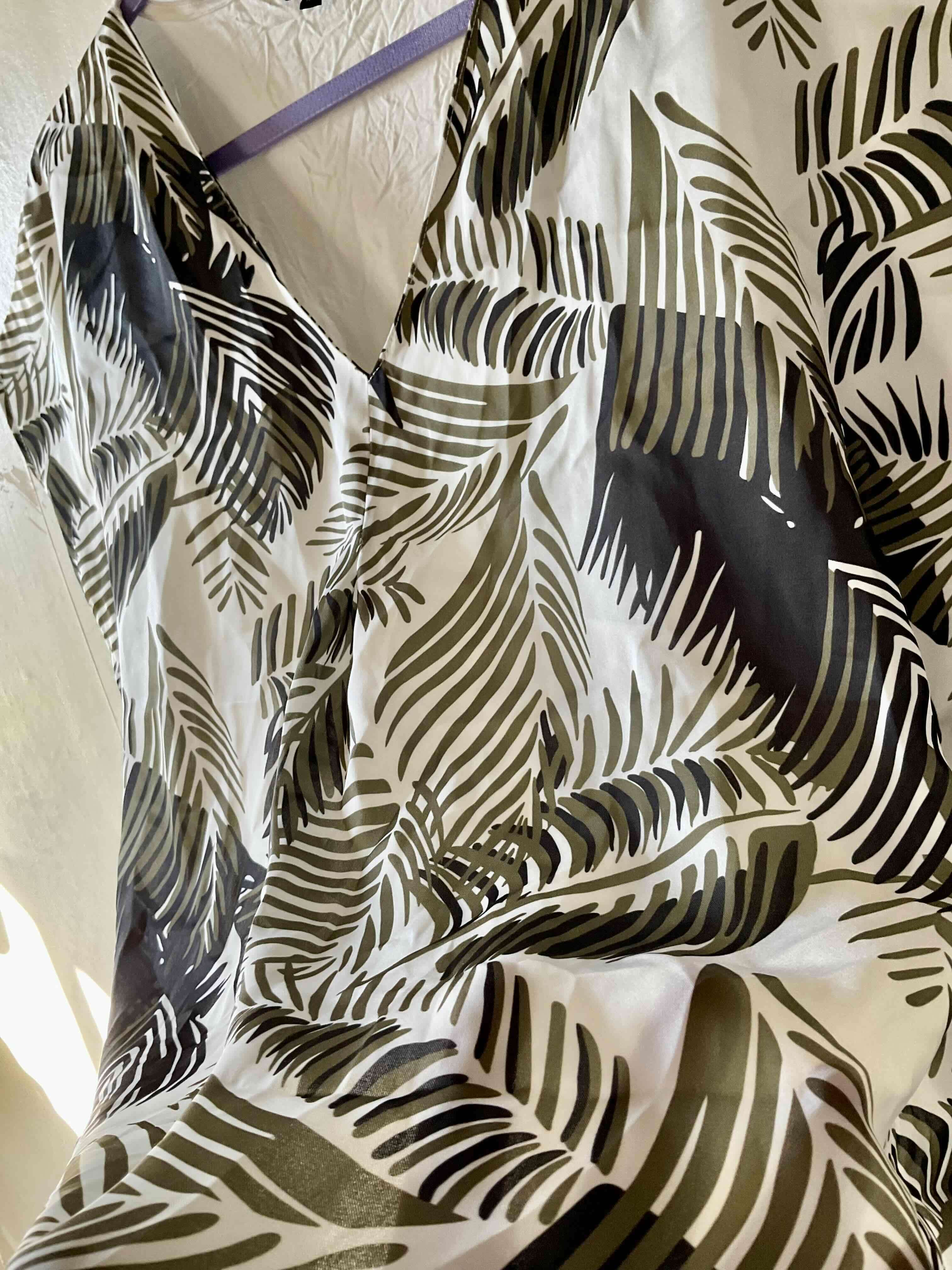 Blusa estampada hojas b/n - miniatura 3