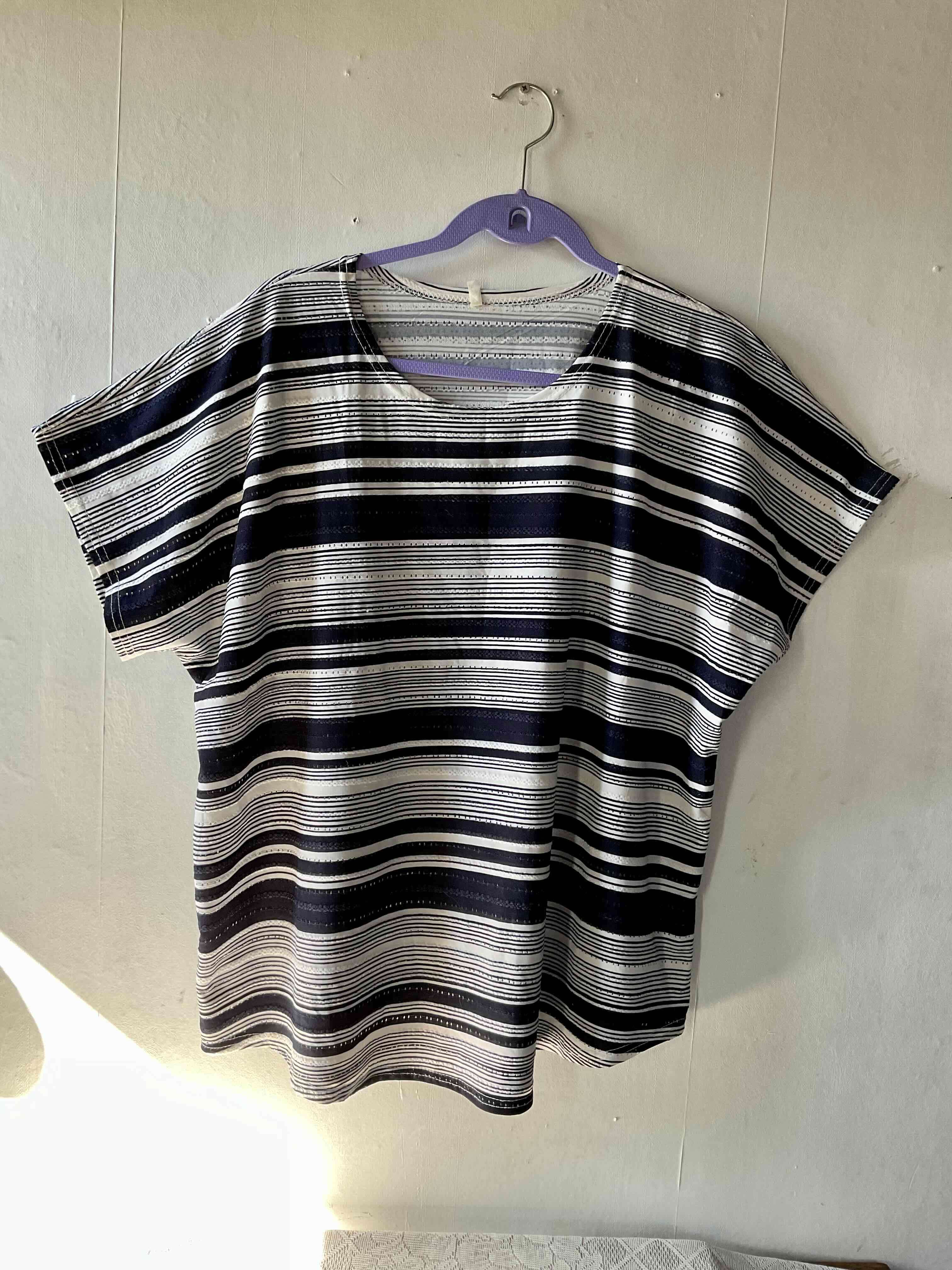 Polera a rayas blanco y negro - miniatura 2