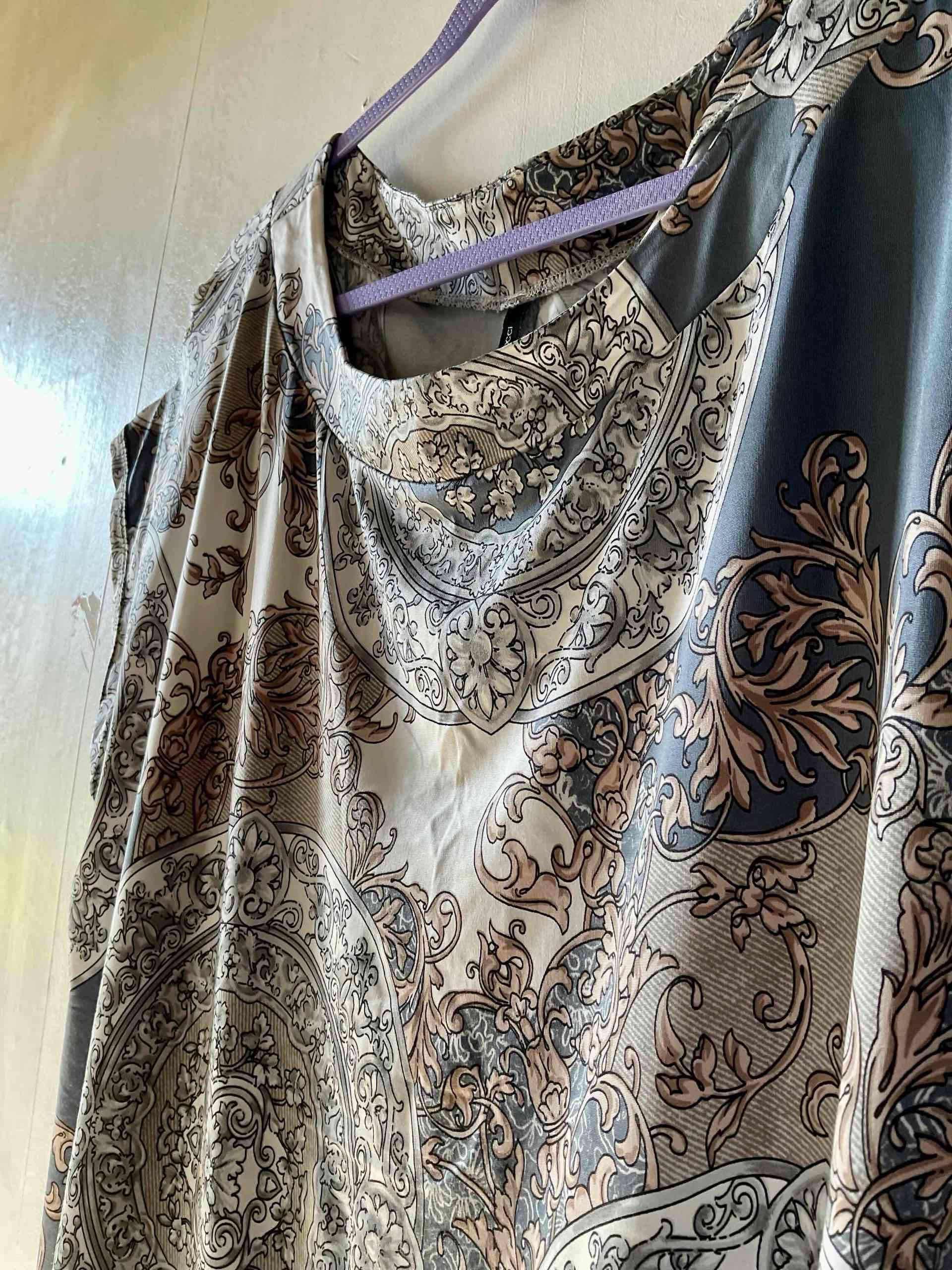 Blusa estampada elegante - miniatura 4