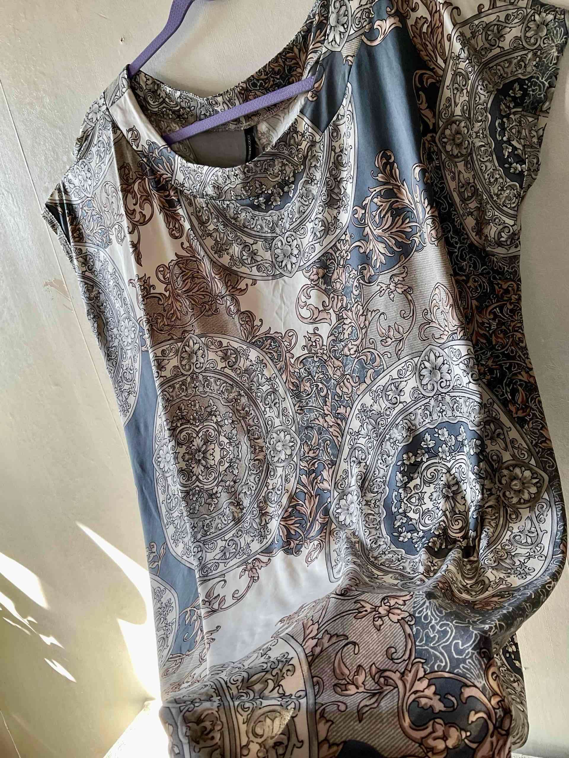 Blusa estampada elegante - miniatura 5