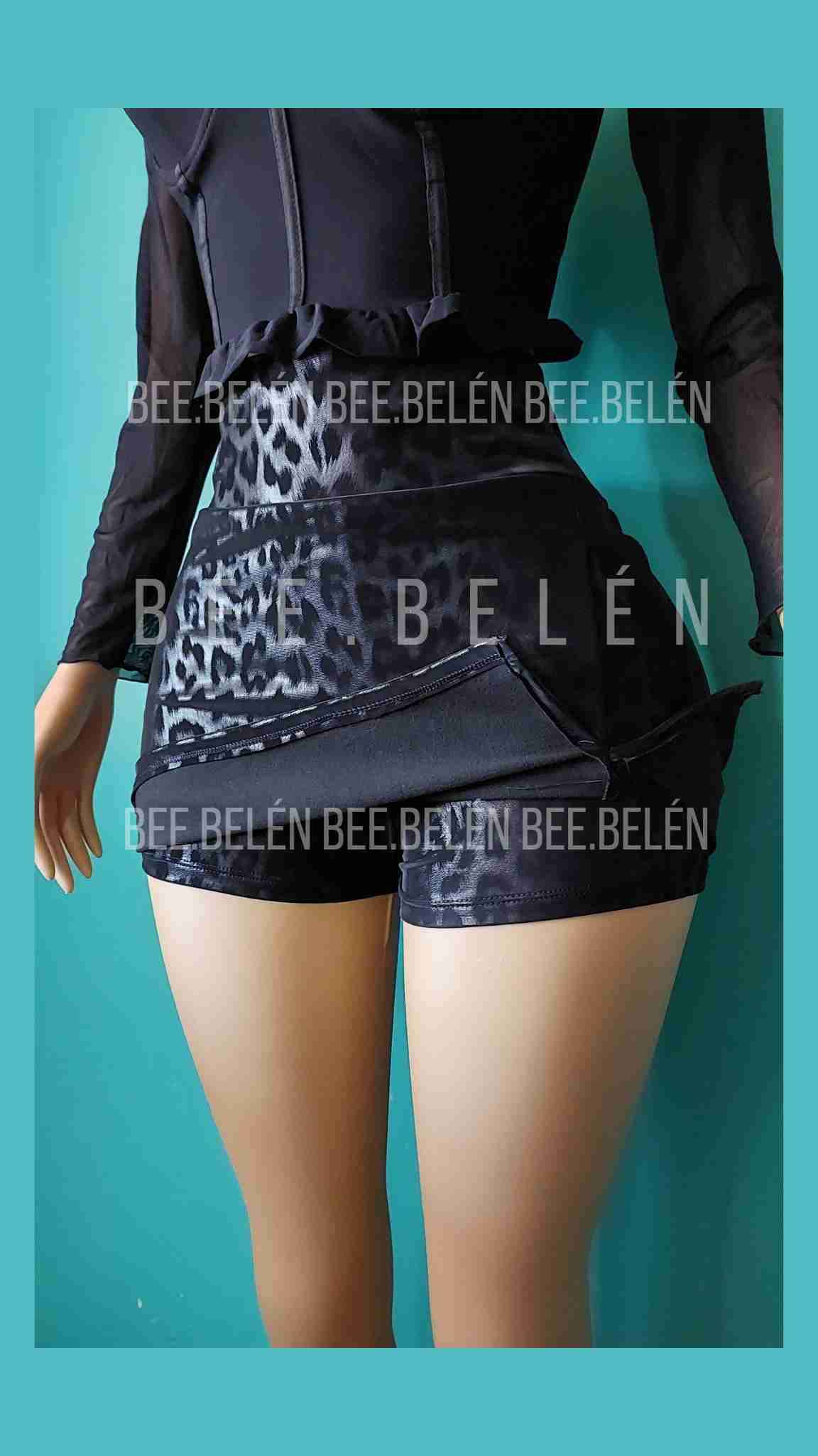 Minifalda short negra con estampado animal - miniatura 2