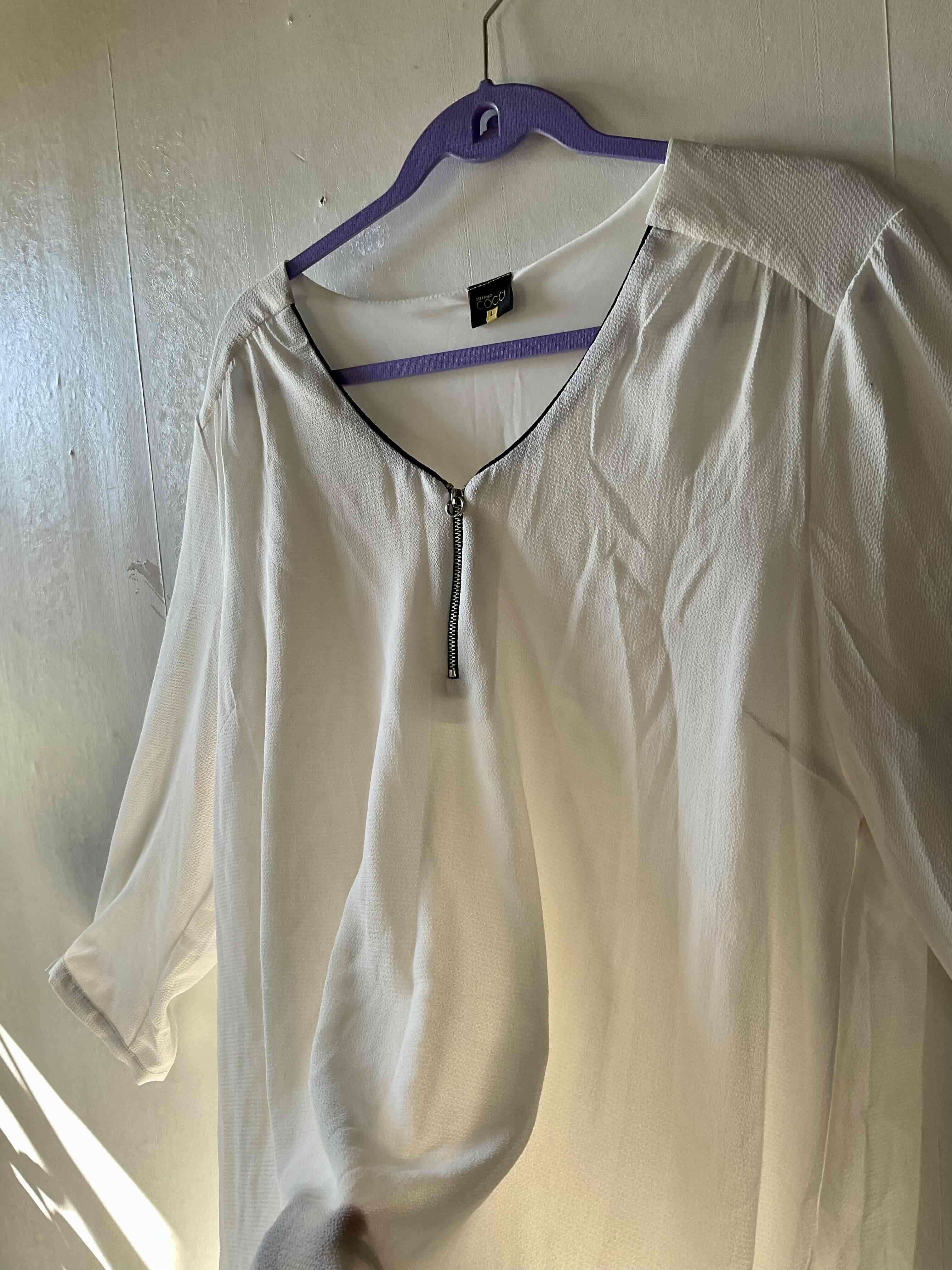 Blusa blanca con cierre - miniatura 2