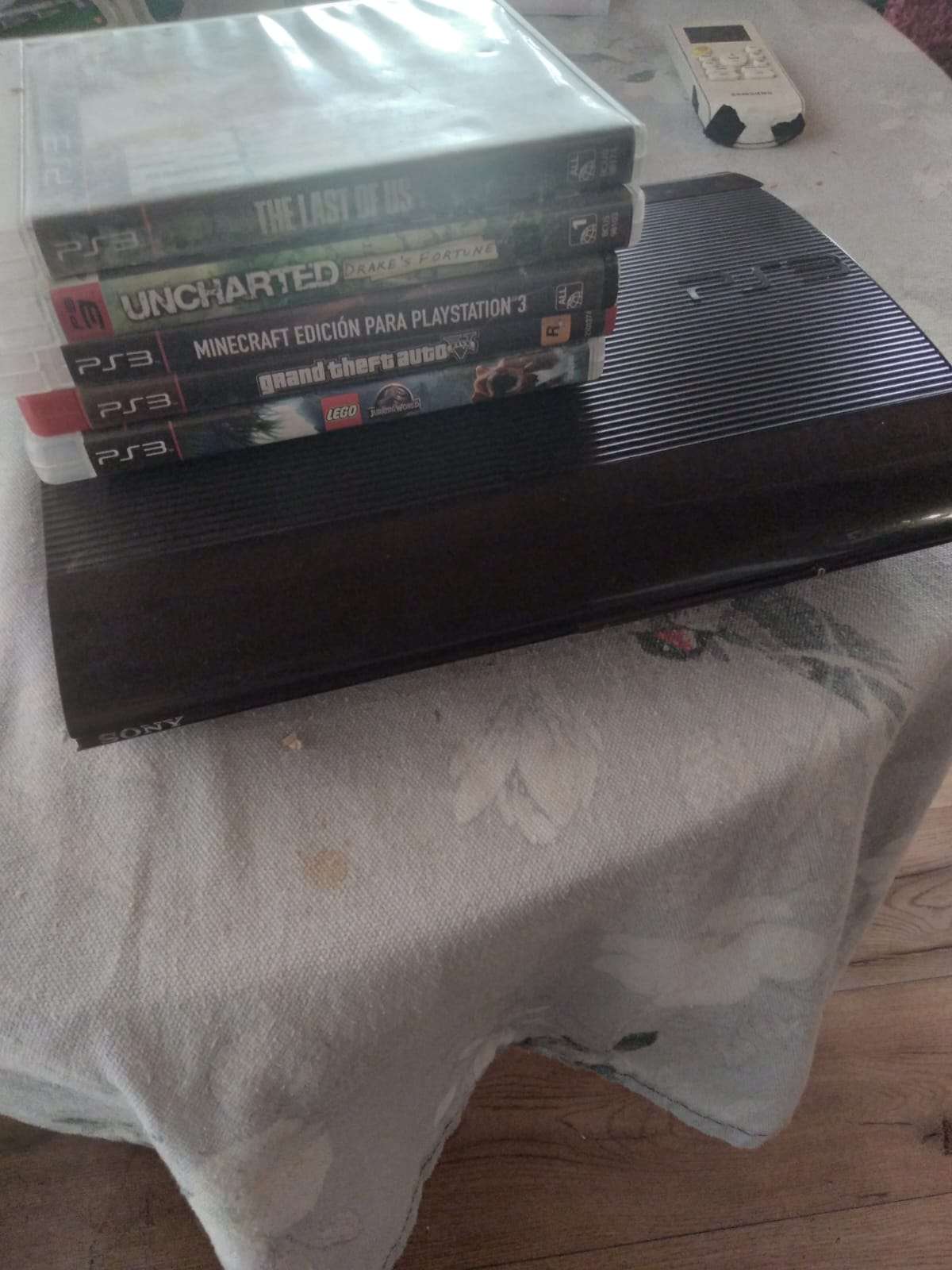 Consola PS3 con 5 juegos - miniatura 1