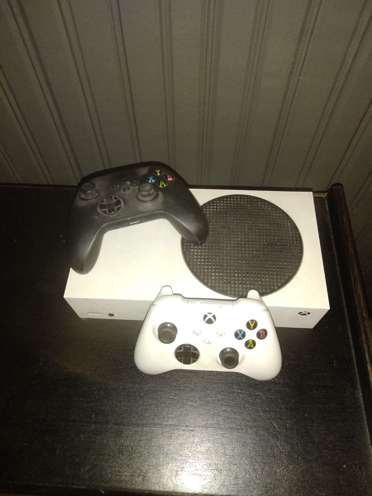 Consola Xbox   serie Scon dos controles - miniatura 1