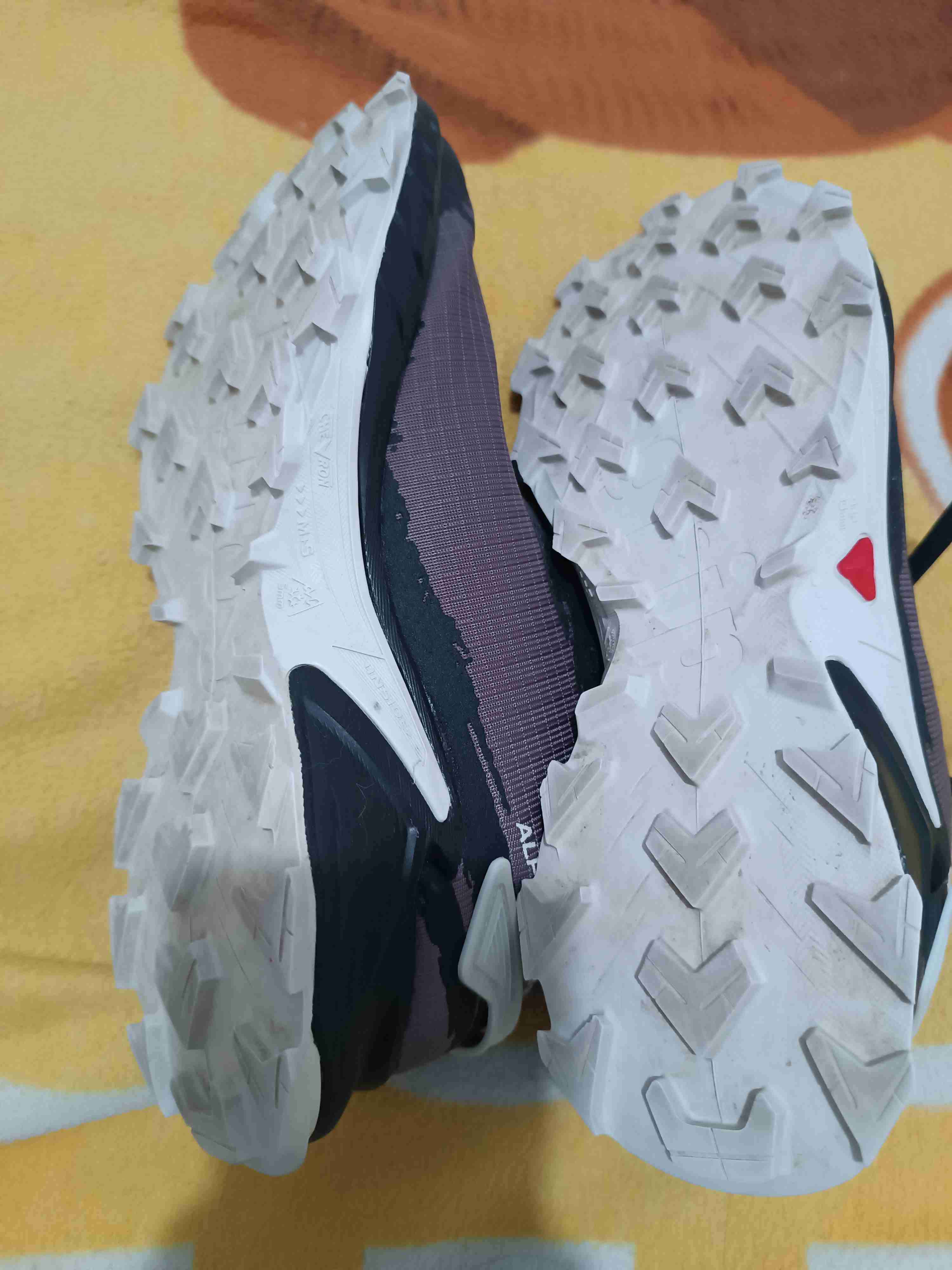 Zapatillas Salomon negras con morado - miniatura 3