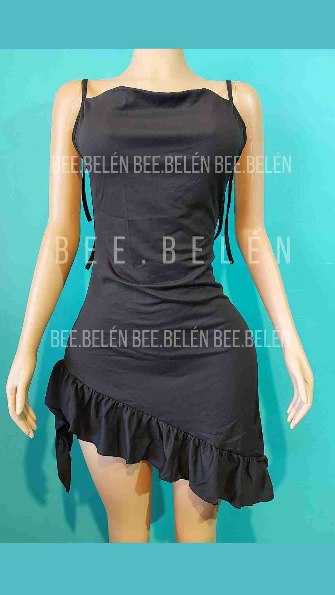 Vestido negro con volantes - 1