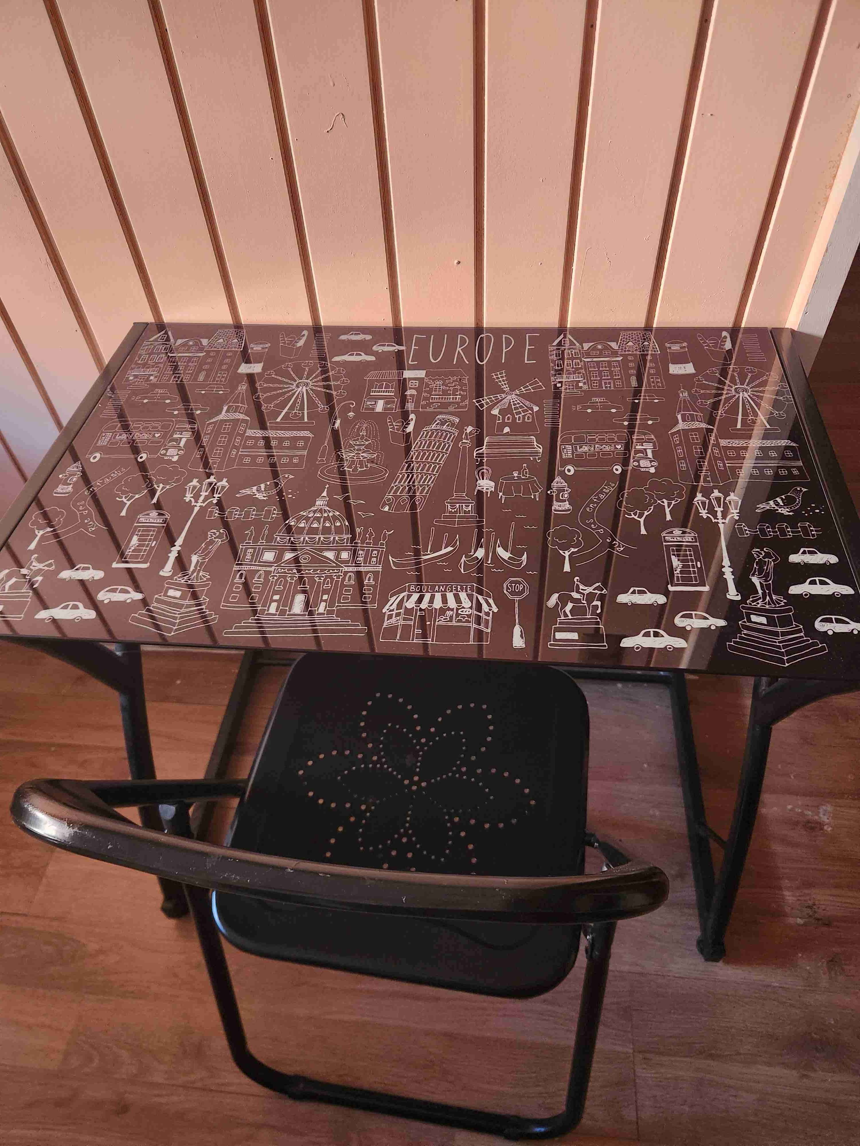 Escritorio y silla plegable negra - 2