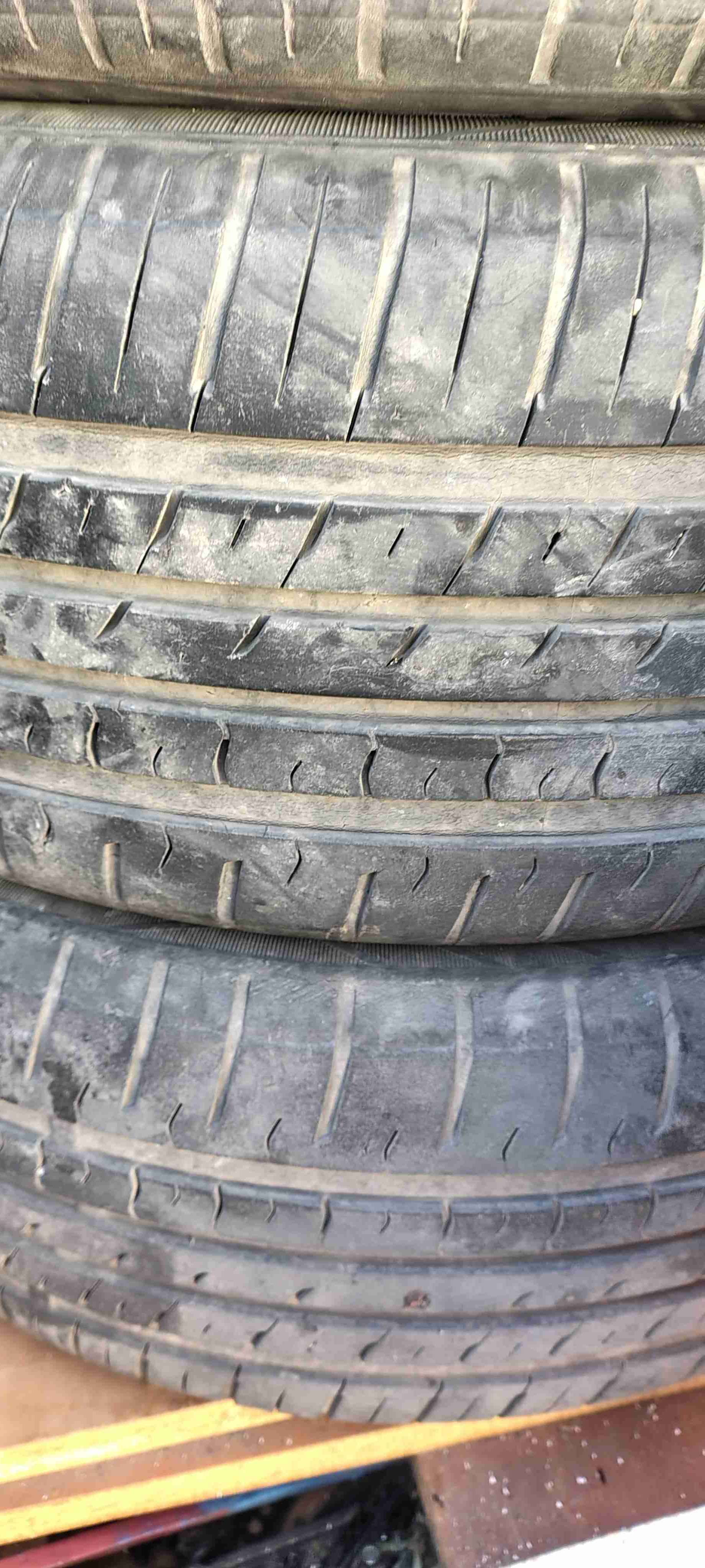 Neumáticos usados para auto - miniatura 1