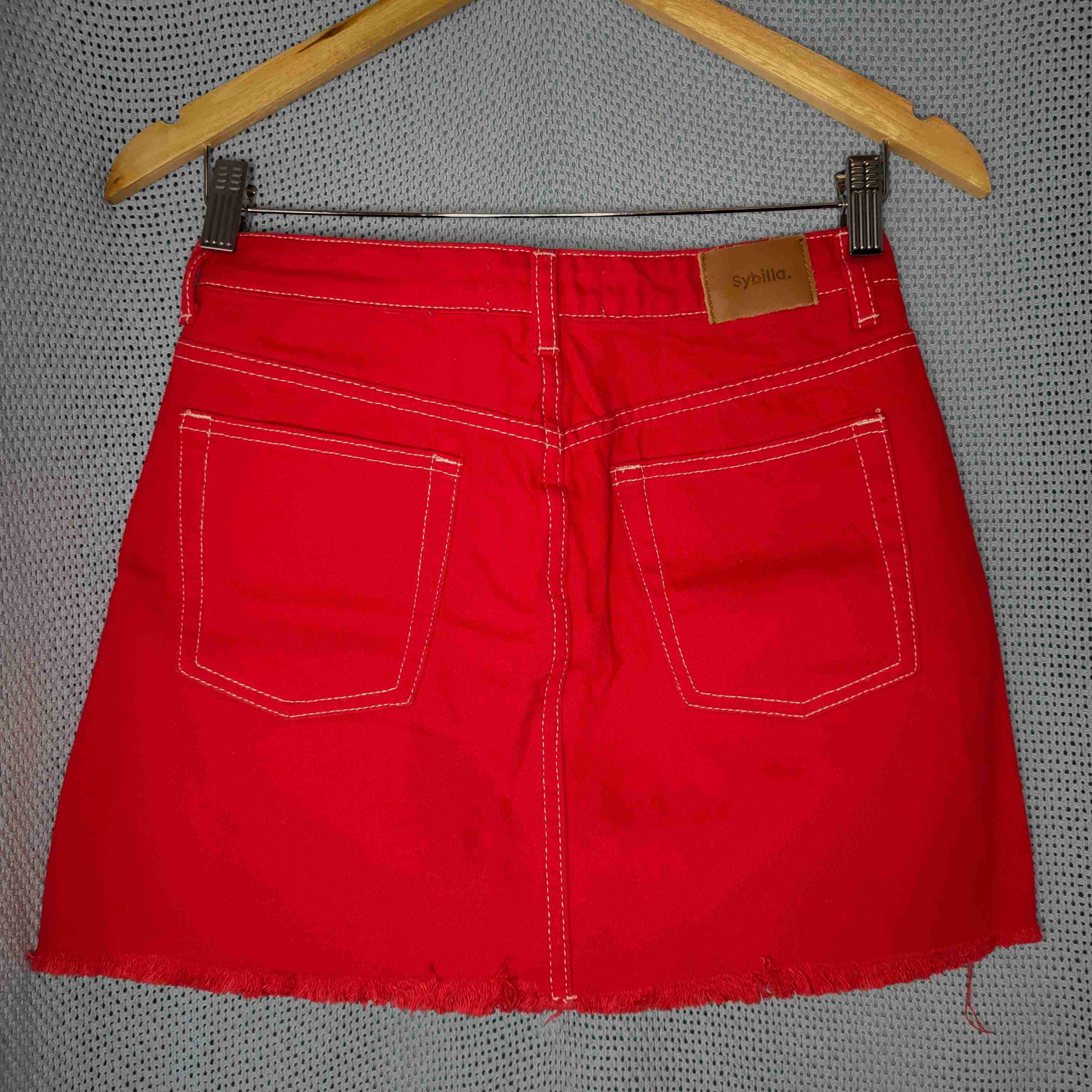 Falda roja mezclilla - miniatura 2