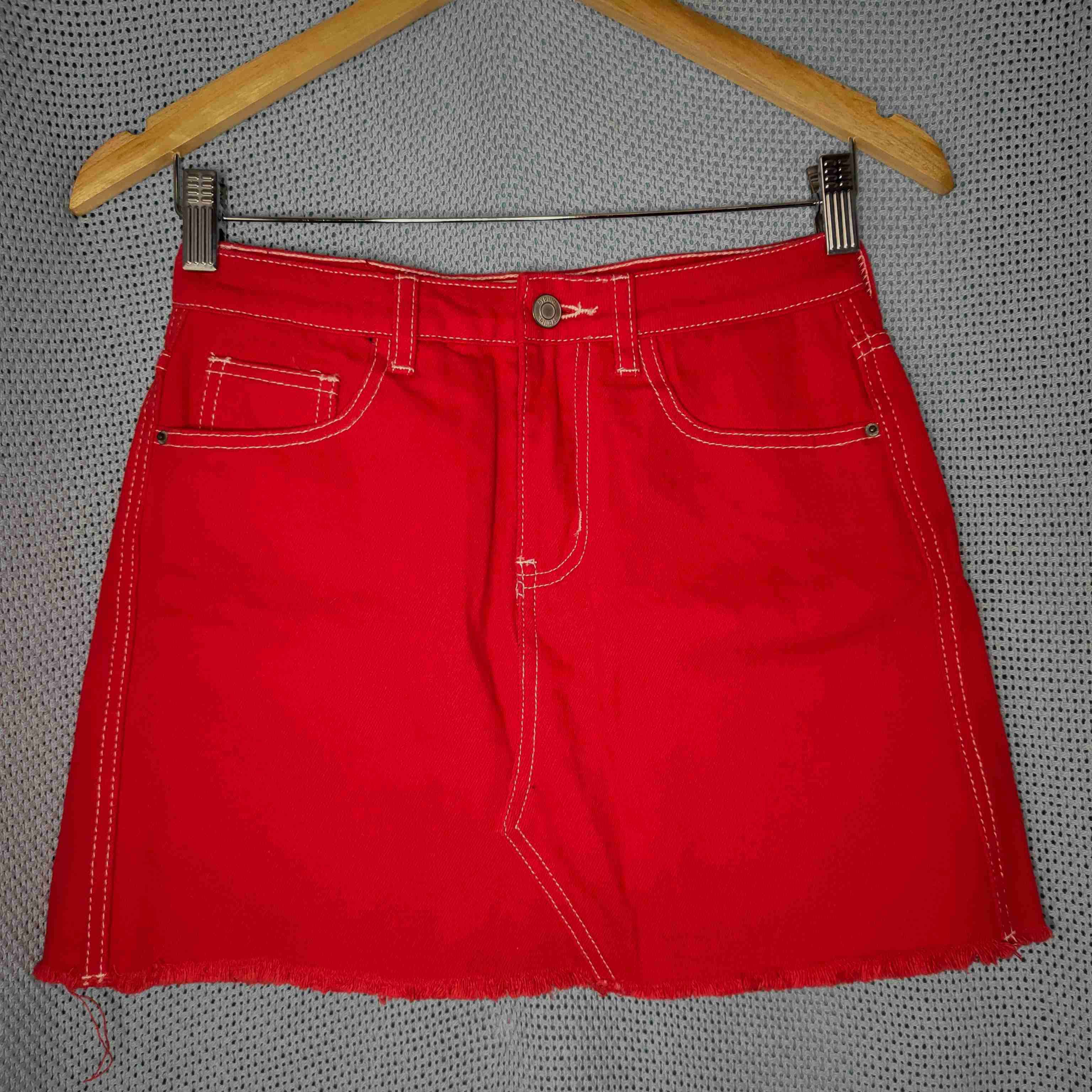 Falda roja mezclilla - miniatura 3