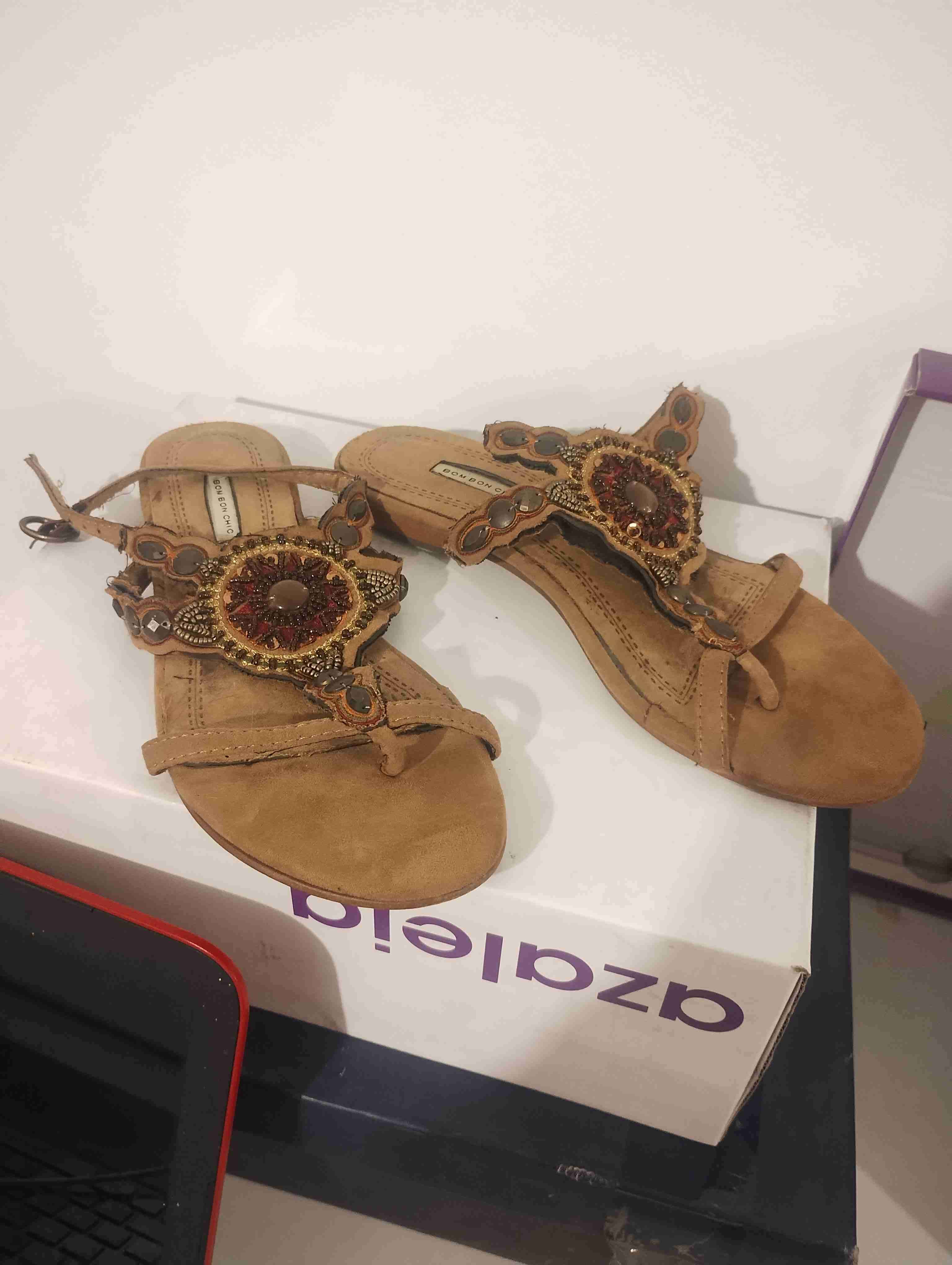Sandalias con decoración étnica