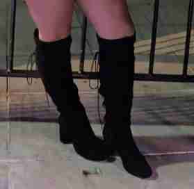 Botas negras de tacón alto - miniatura 2