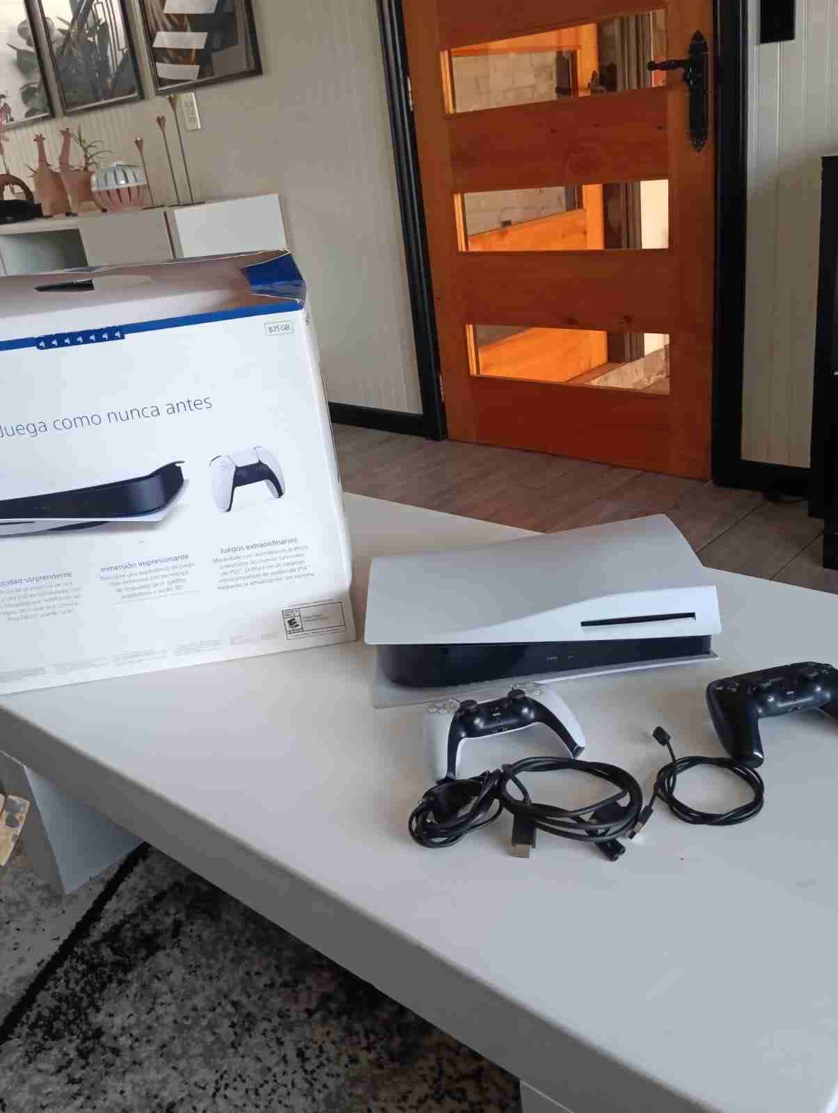 Consola PlayStation 5 con control - miniatura 2