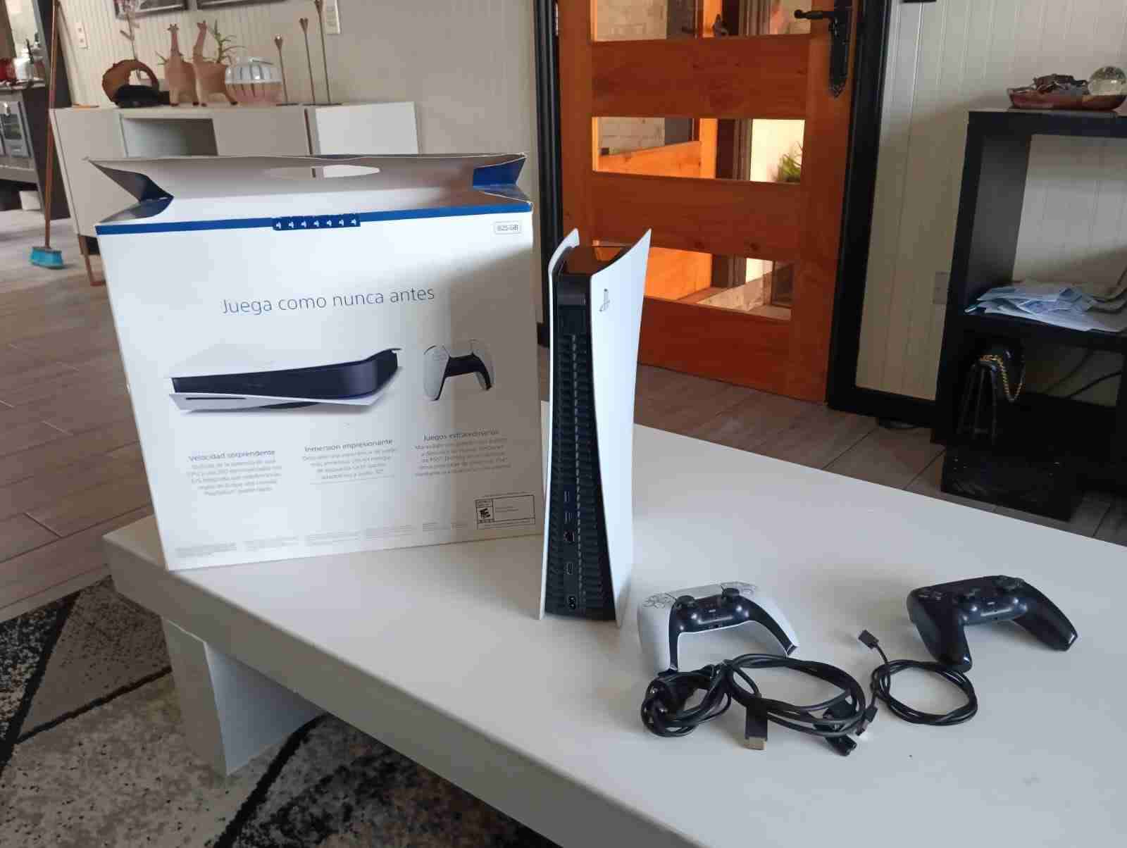 Consola PlayStation 5 con control - miniatura 4