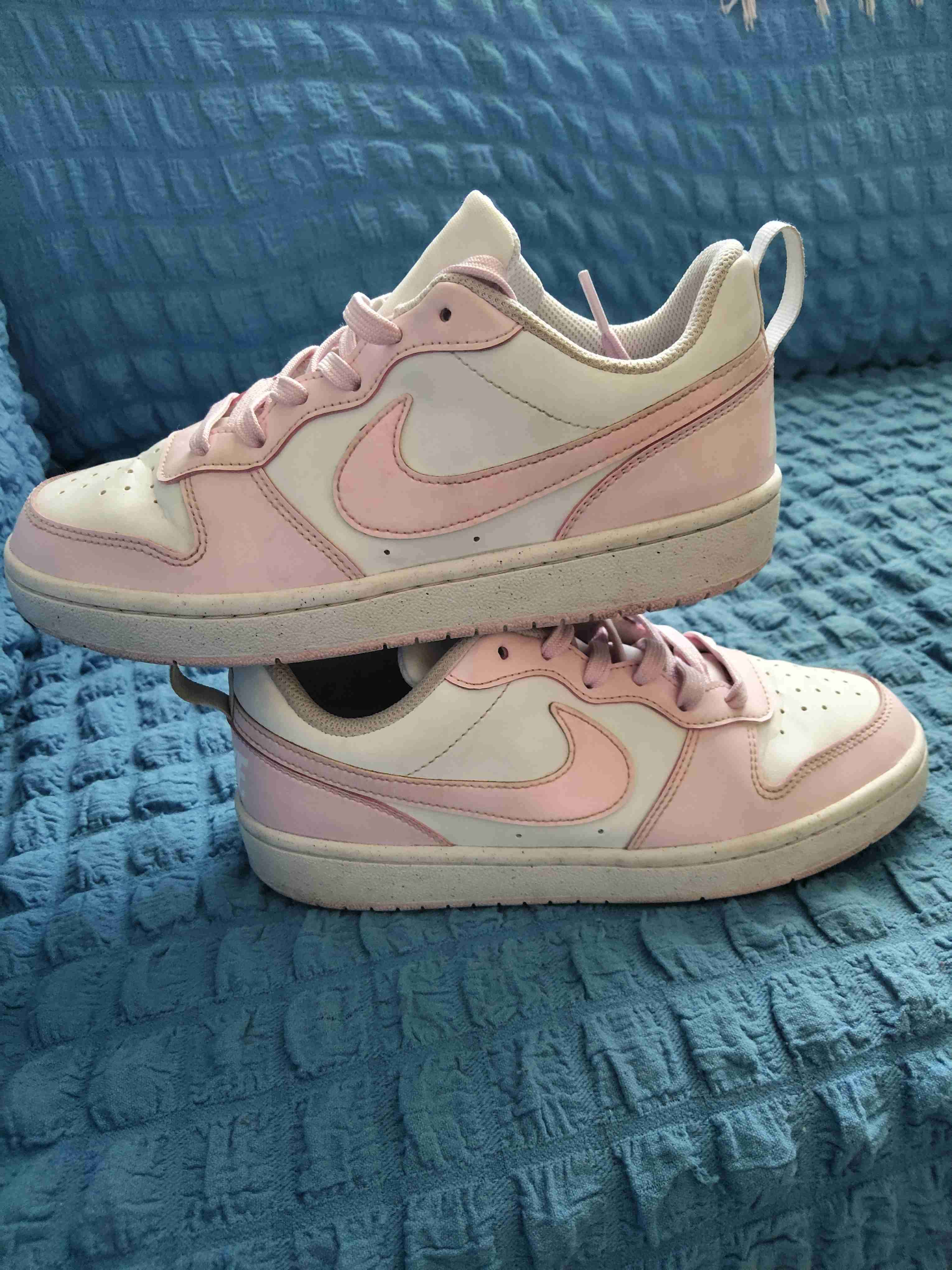 Zapatillas deportivas Nike rosas y blancas - miniatura 2