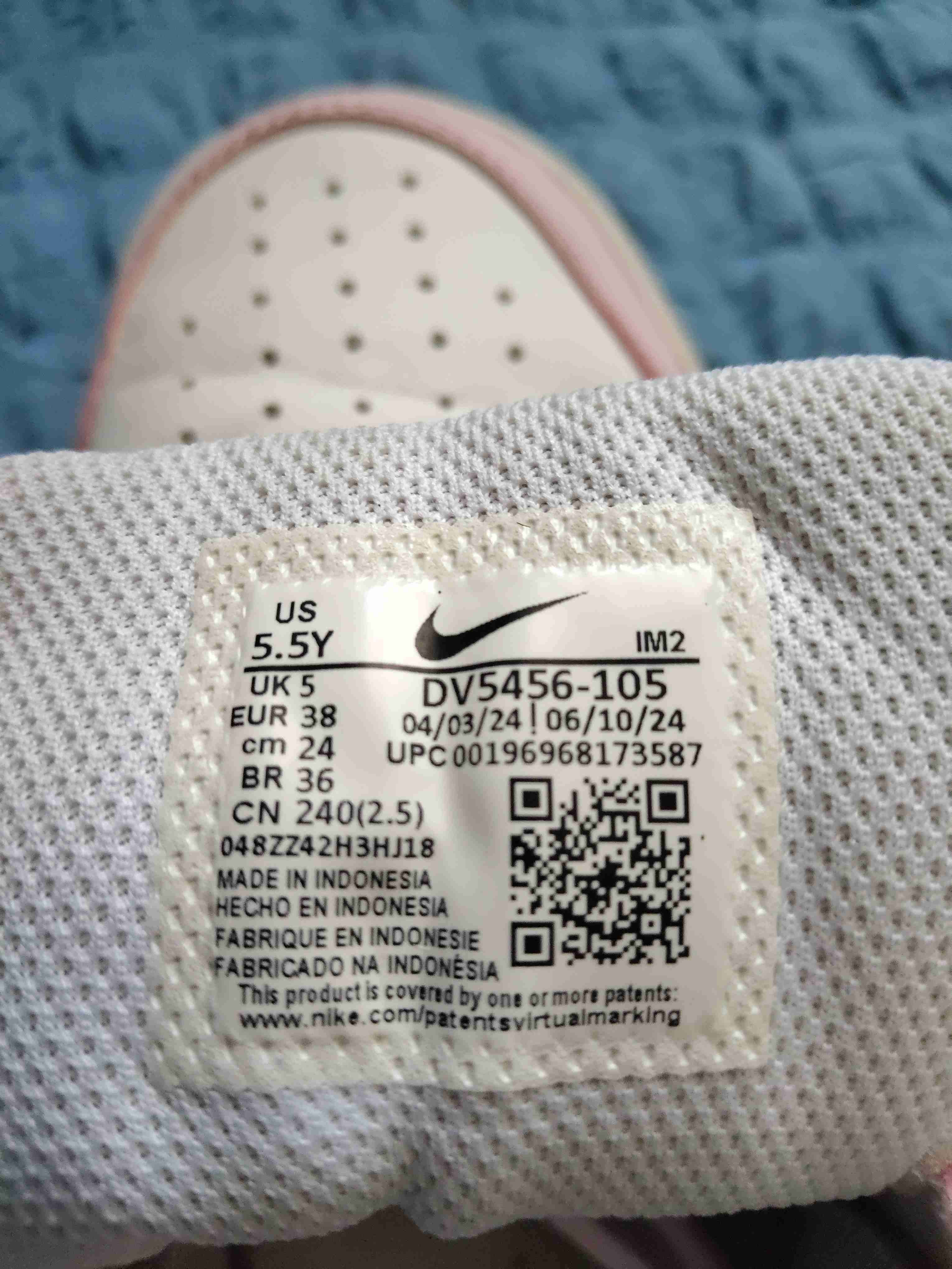 Zapatillas deportivas Nike rosas y blancas - miniatura 3