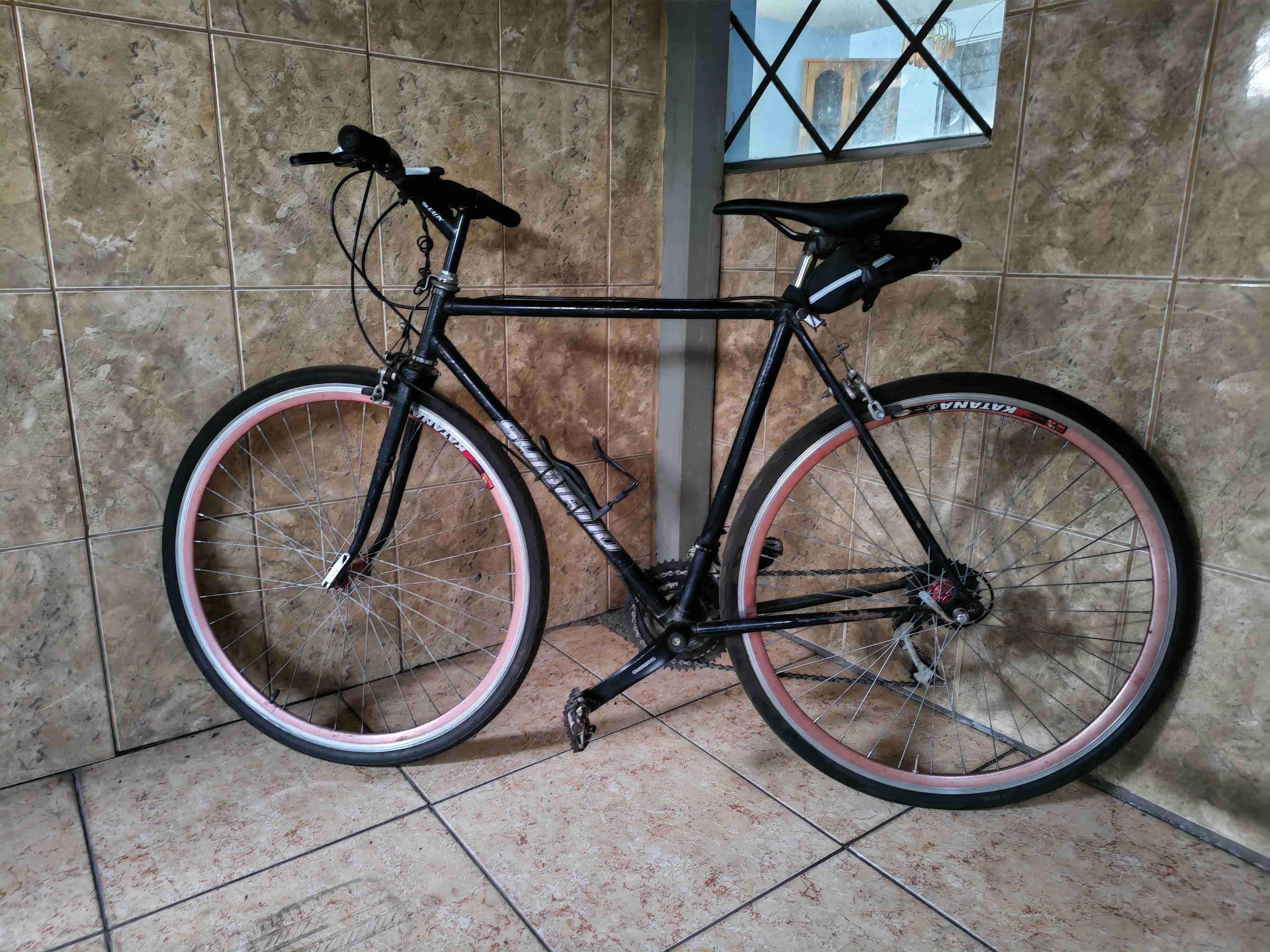 Bicicleta de ruta negra aro 700 - miniatura 1