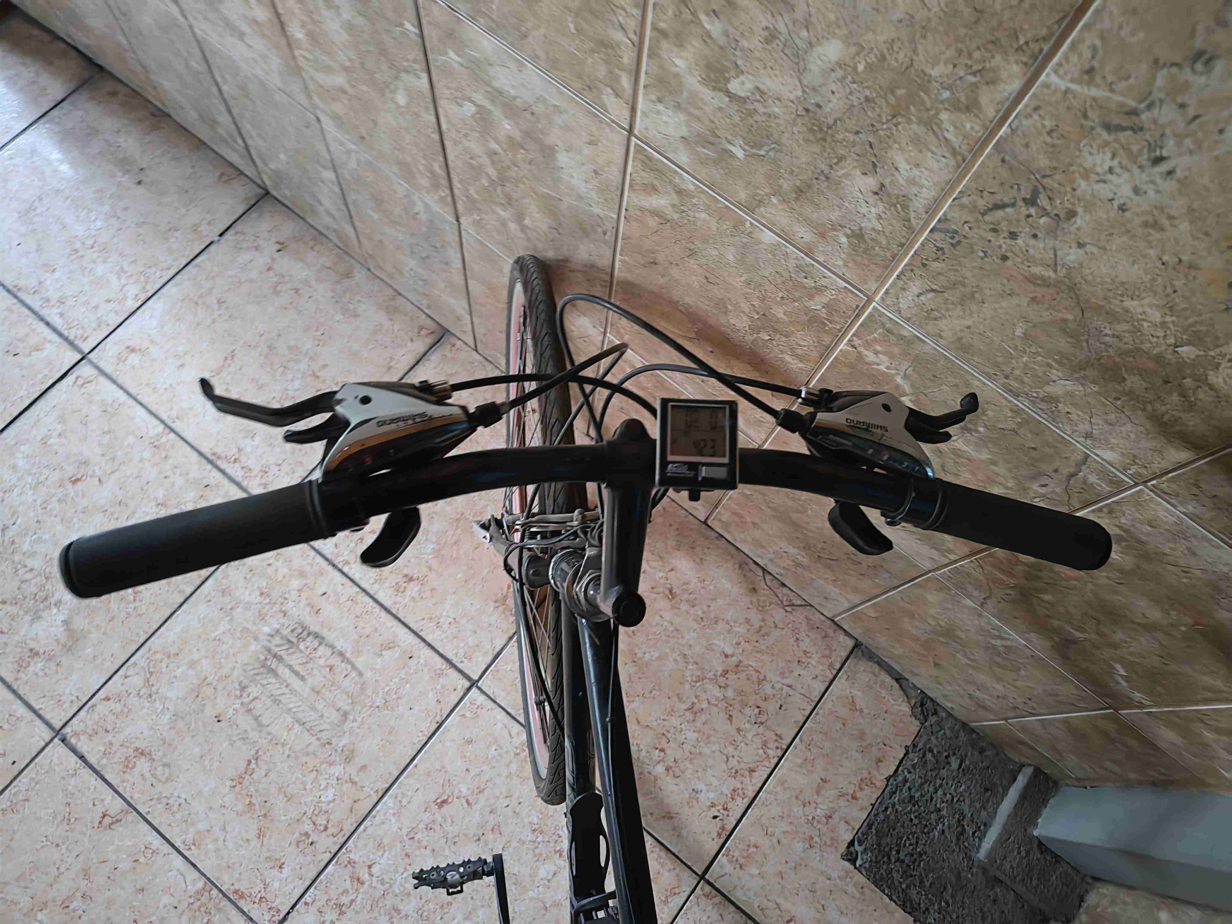 Bicicleta de ruta negra aro 700 - miniatura 2