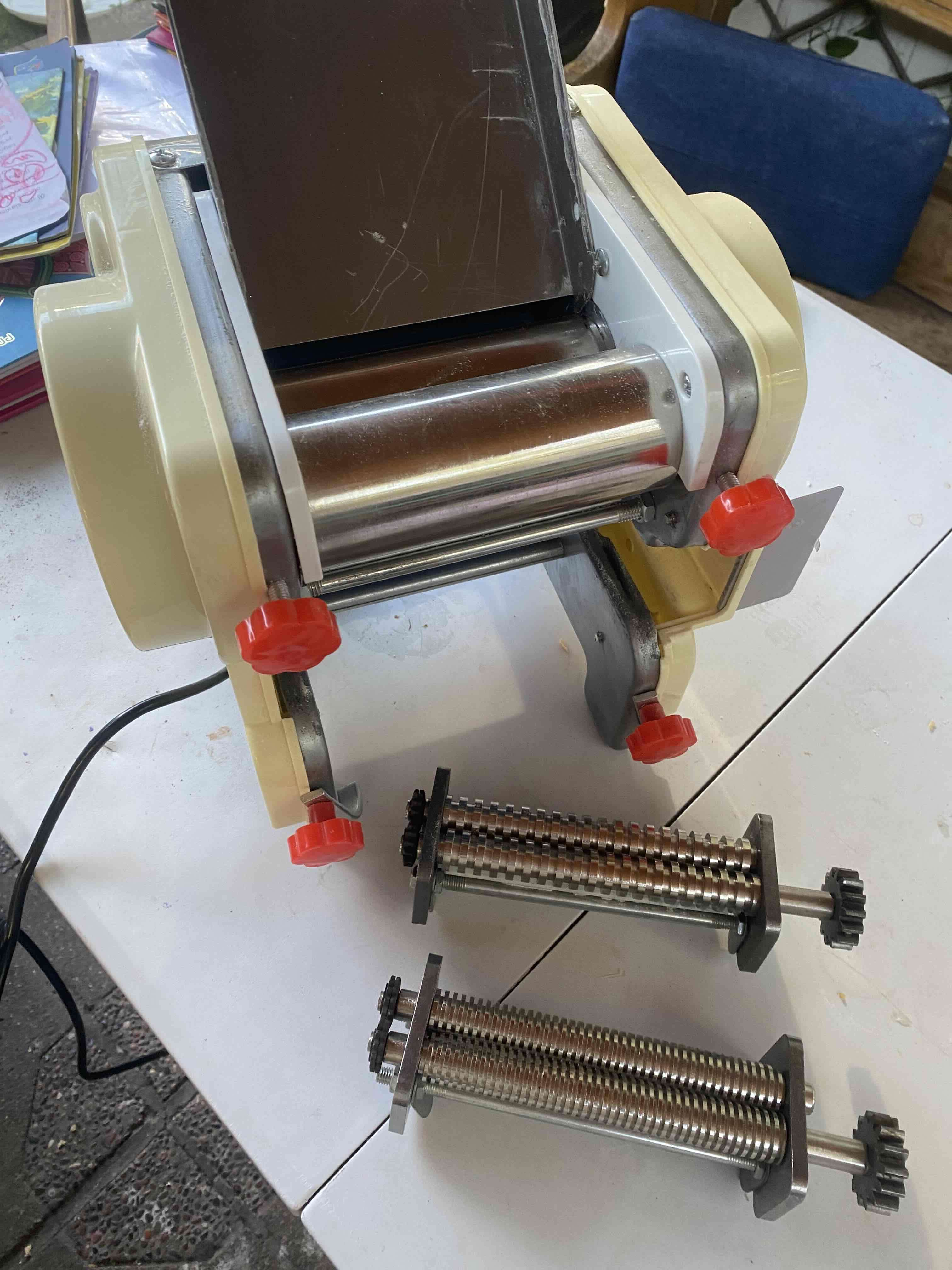 Máquina de pasta eléctrica - miniatura 3