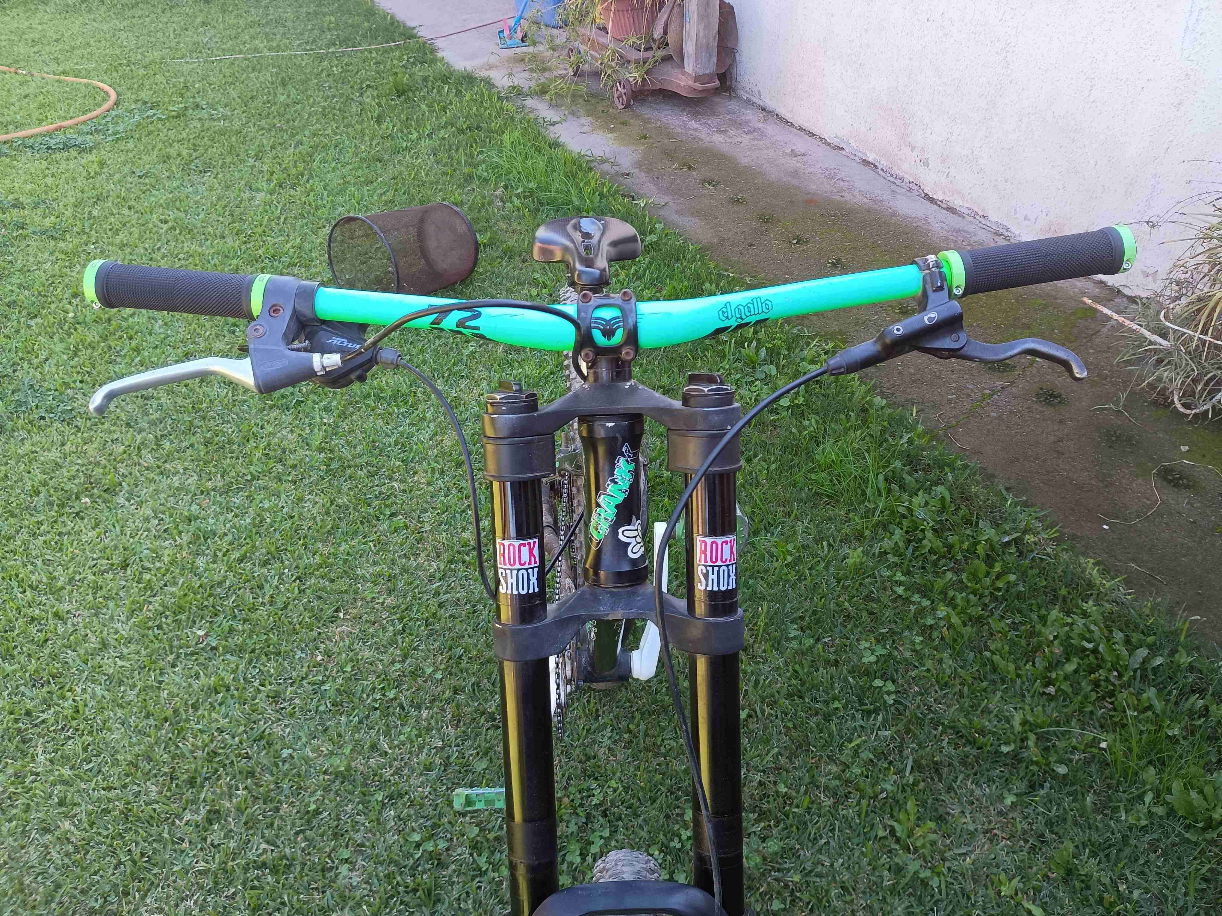 Bicicleta de descenso - miniatura 3