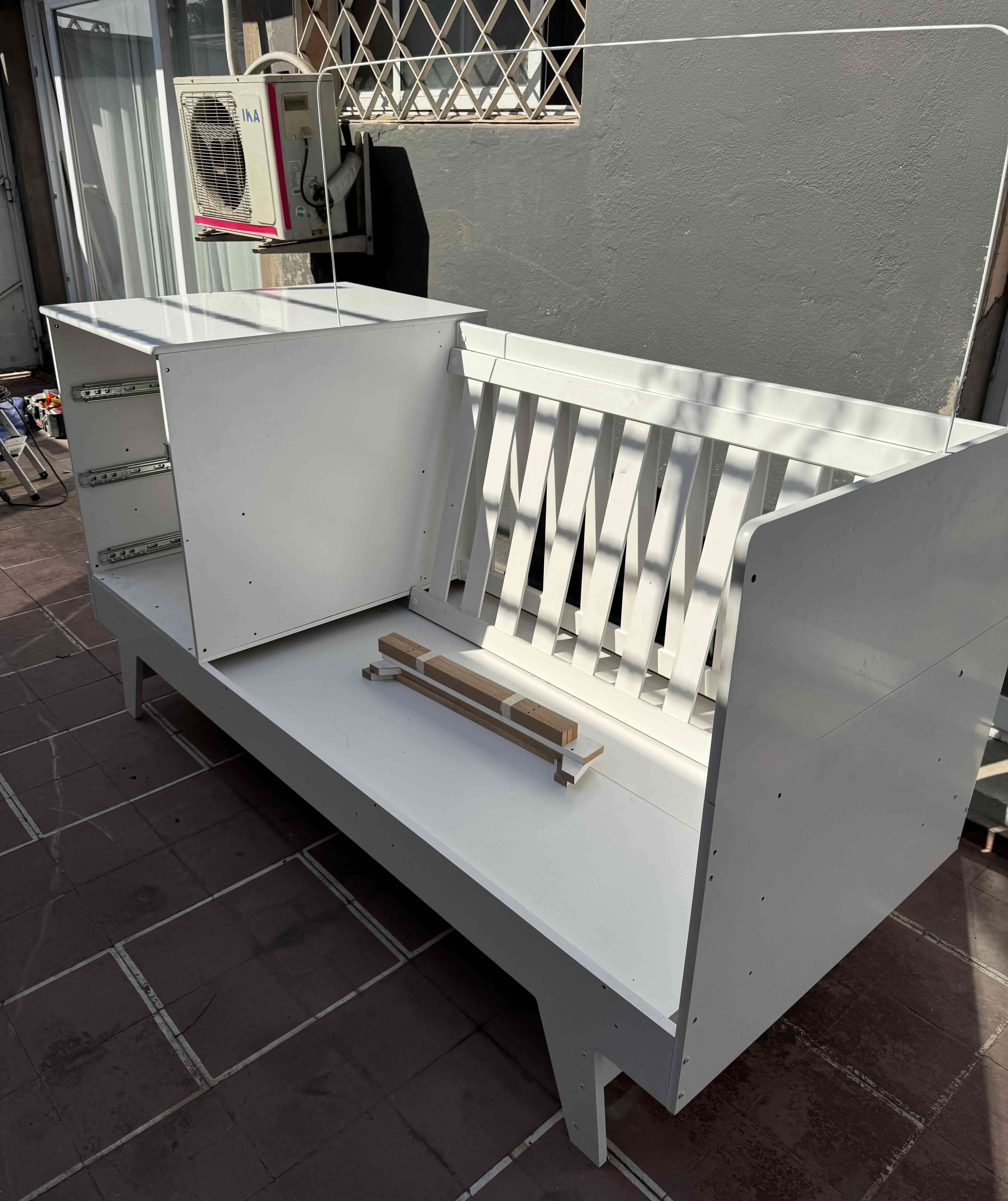 Cuna de madera blanca - 1