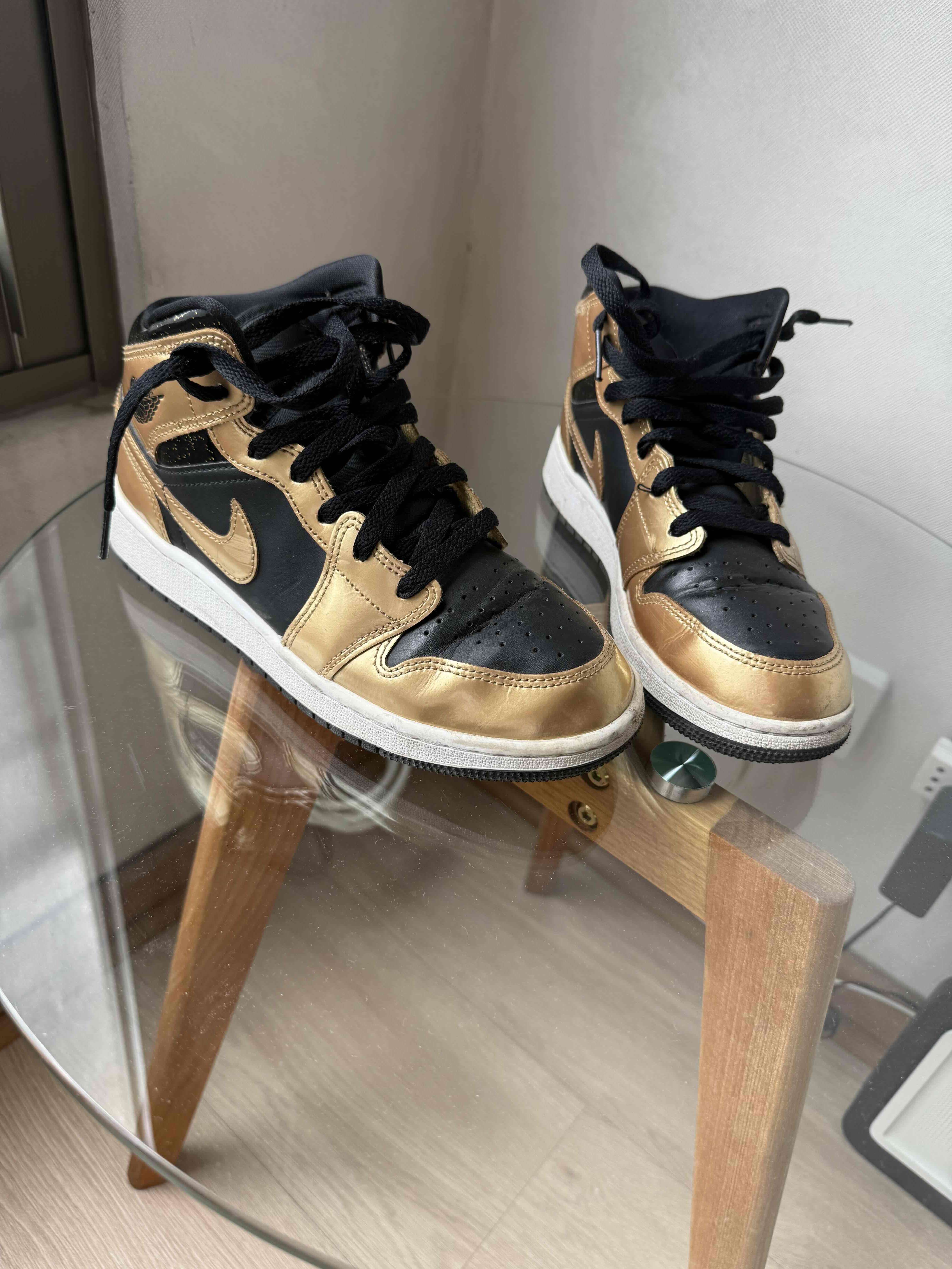 Zapatillas negras/doradas Jordan Mid talla 35.5/36 - miniatura 2