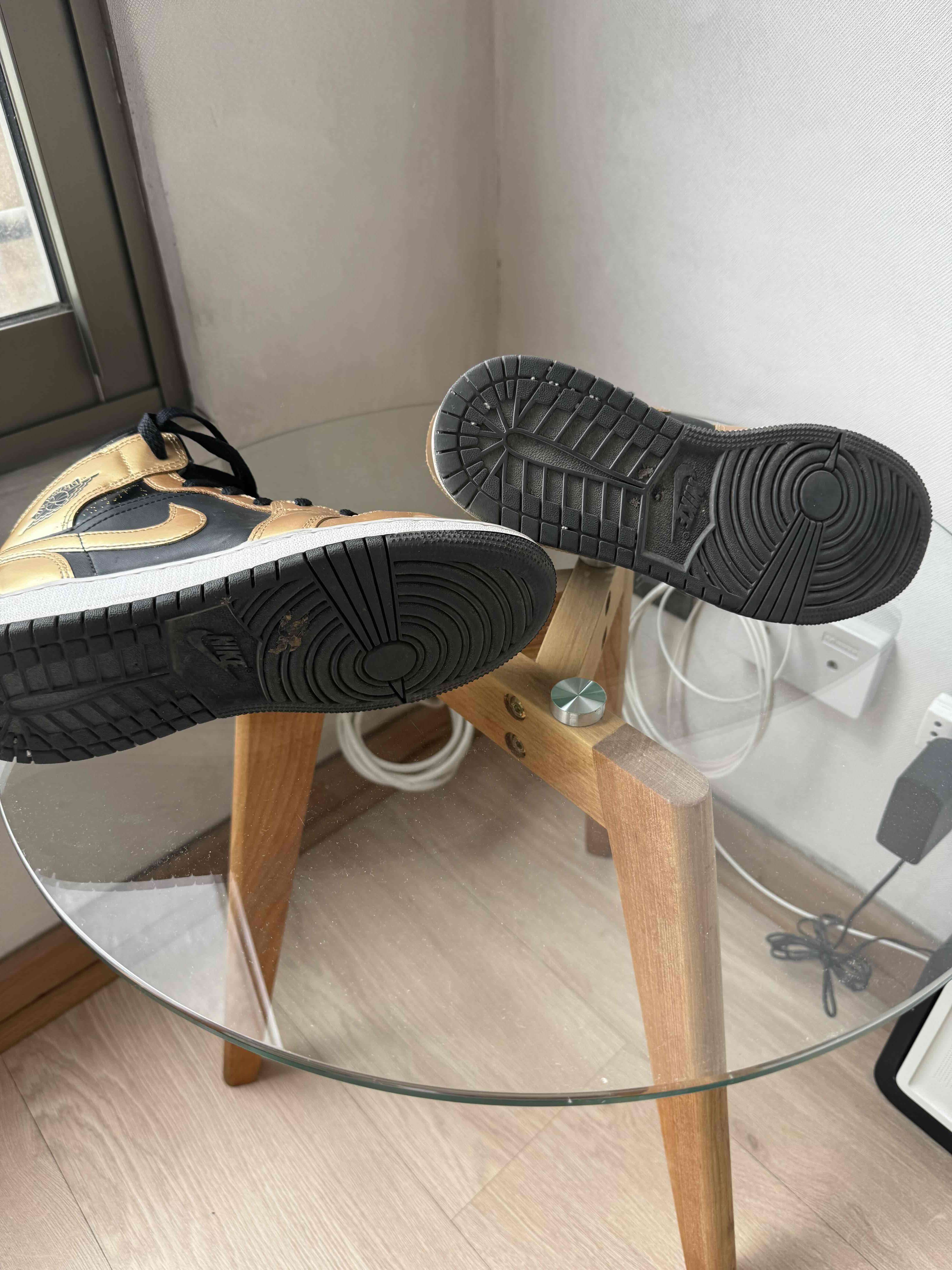 Zapatillas negras/doradas Jordan Mid talla 35.5/36 - miniatura 4