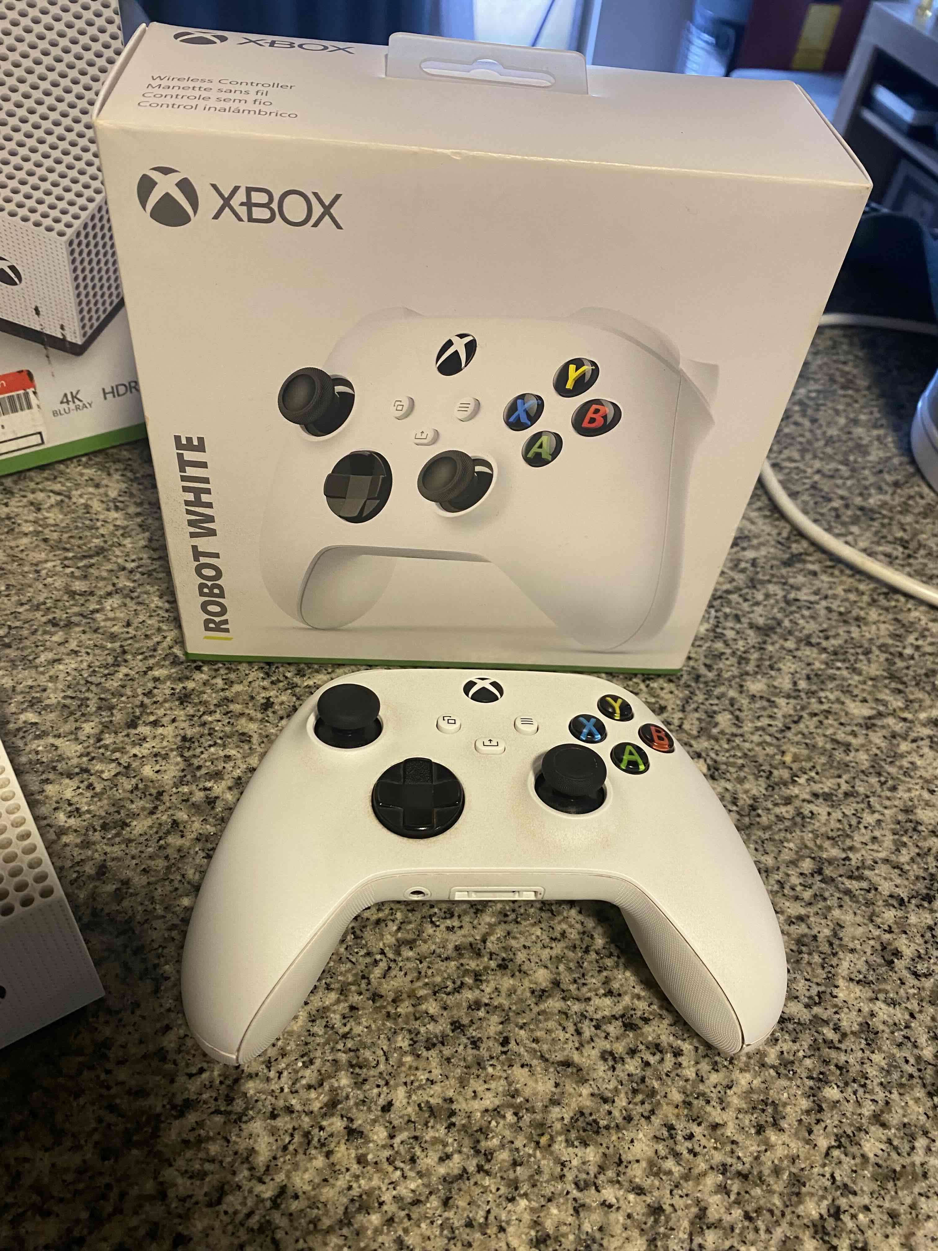 Consola Xbox One S blanca con controles - miniatura 2