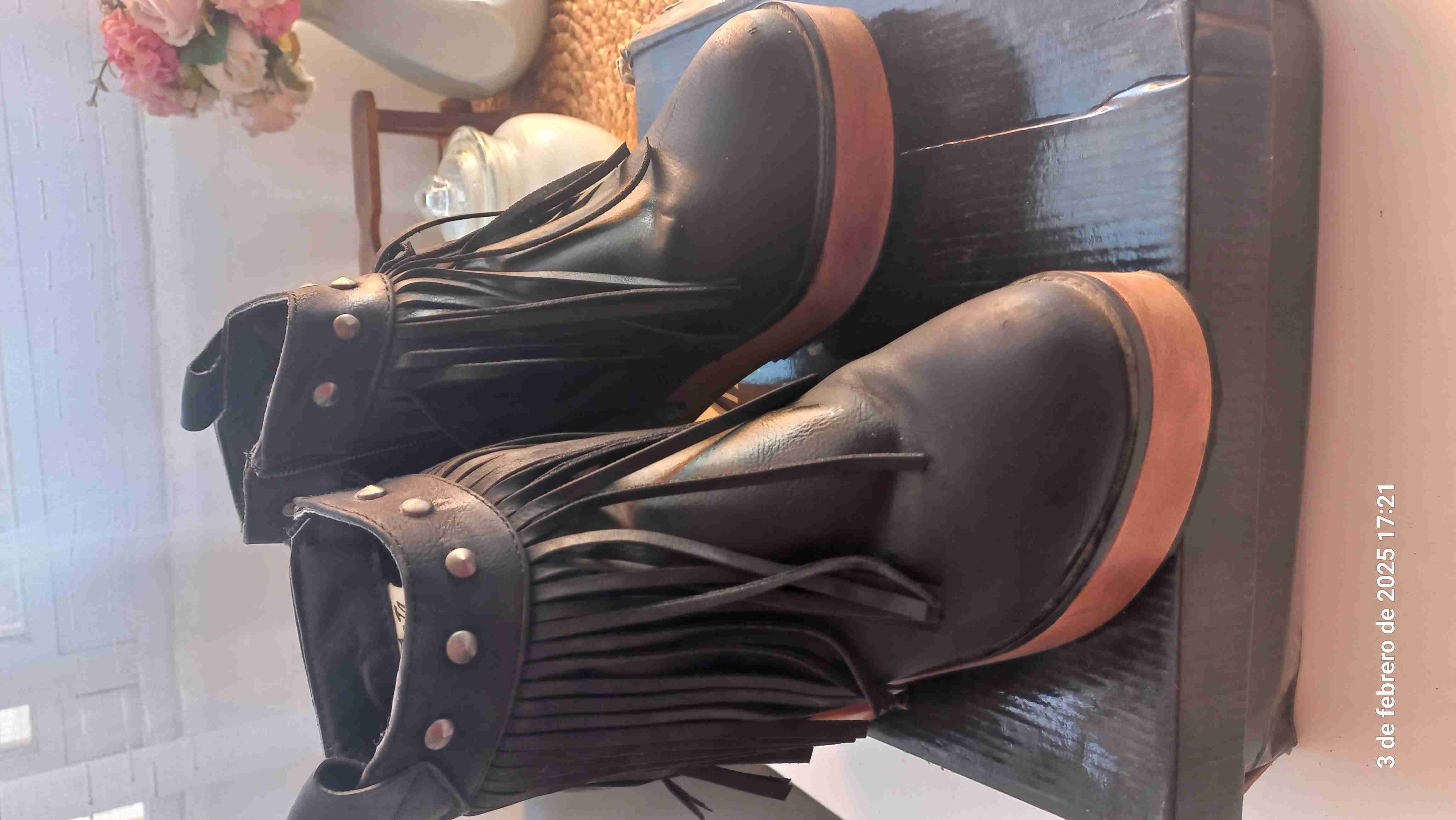 Botines negros con flecos - 2
