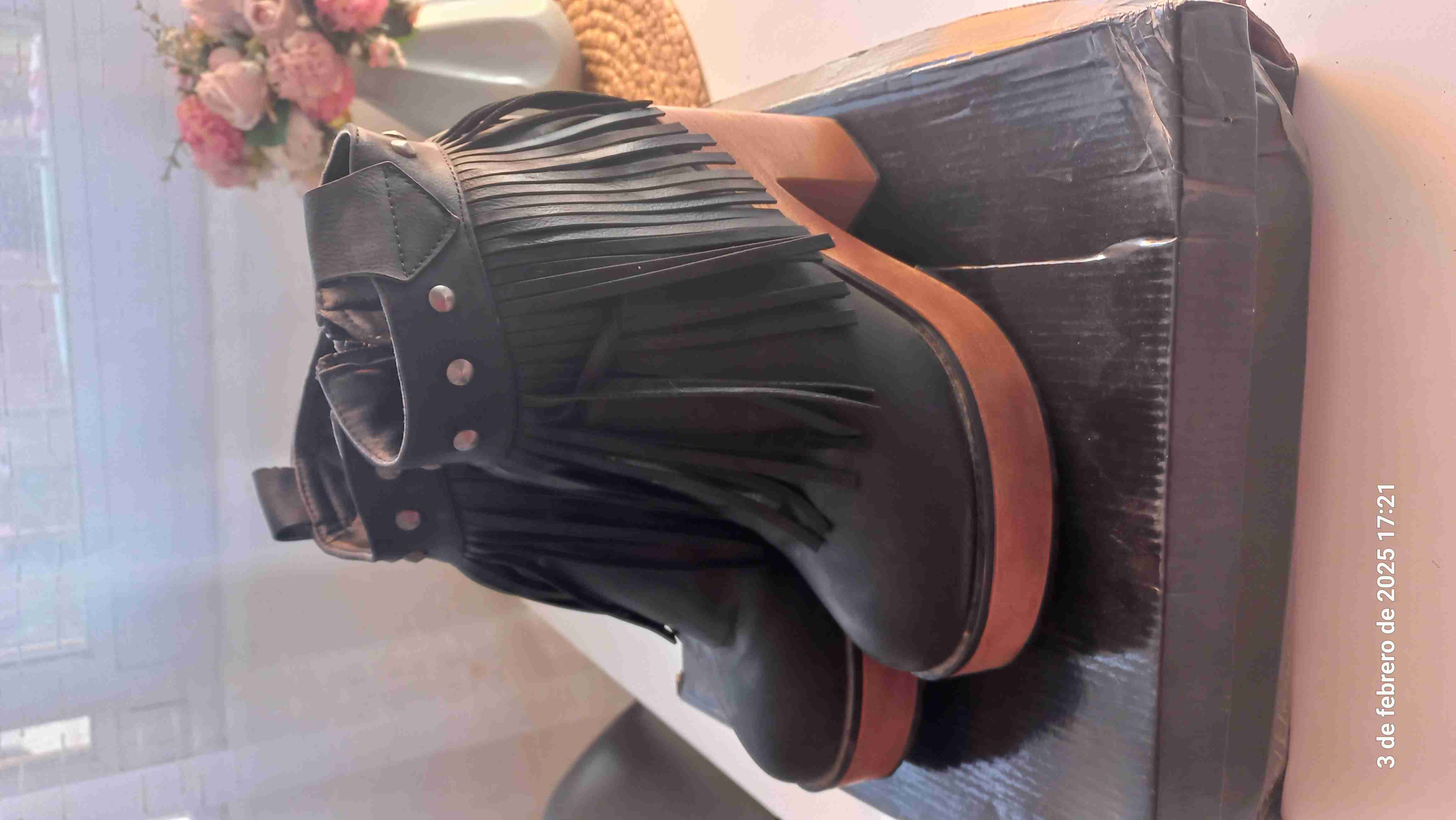 Botines negros con flecos - 3