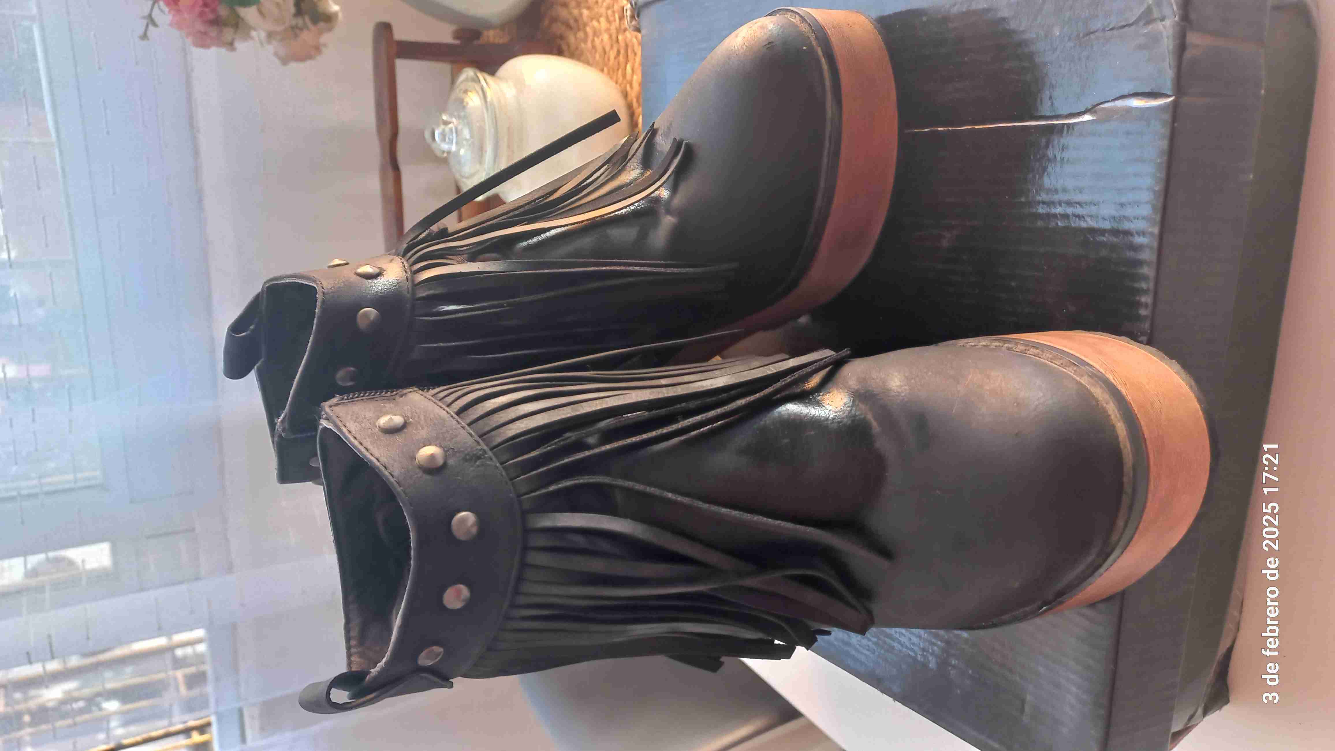 Botines negros con flecos - 4