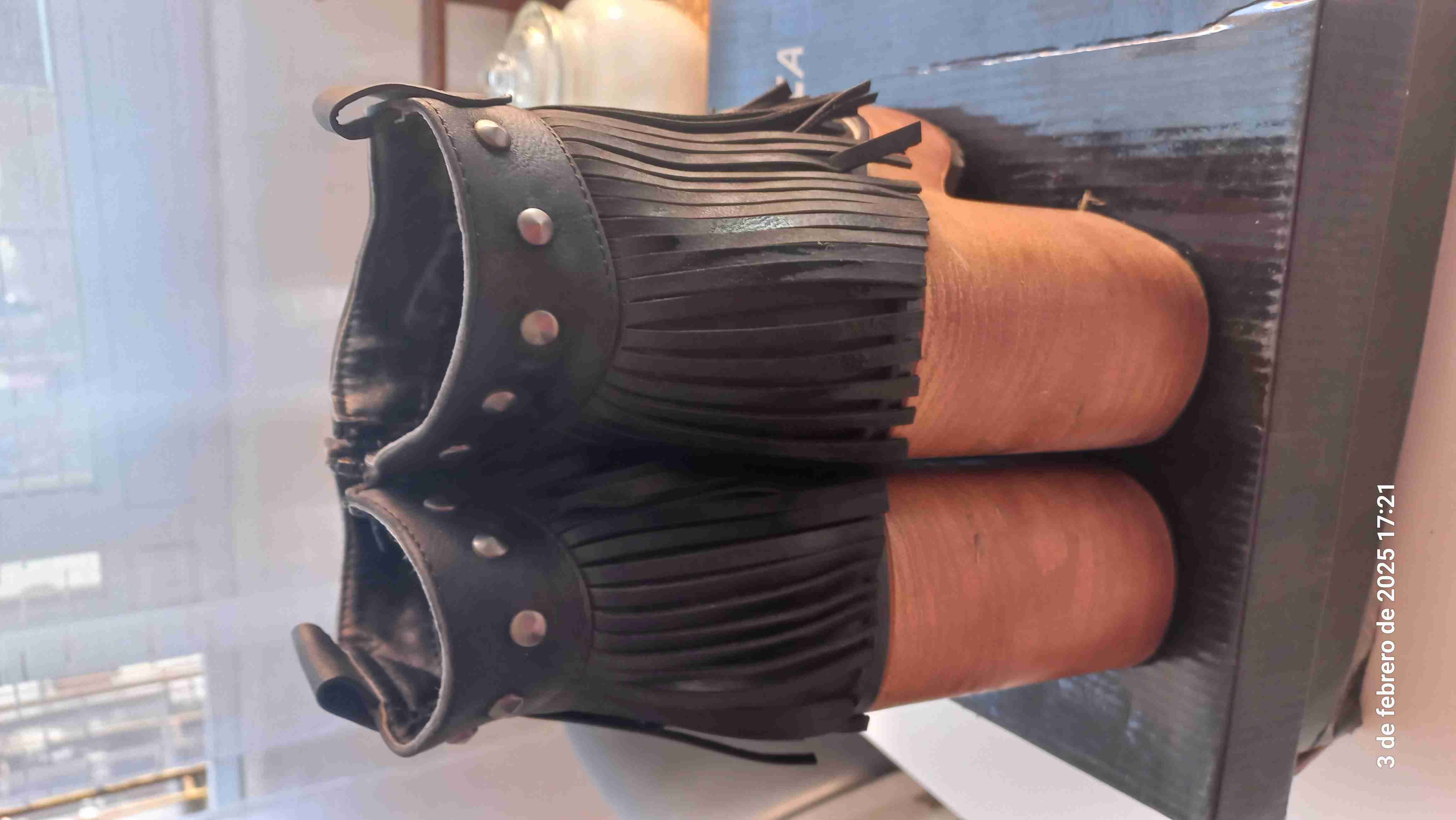 Botines negros con flecos - 5