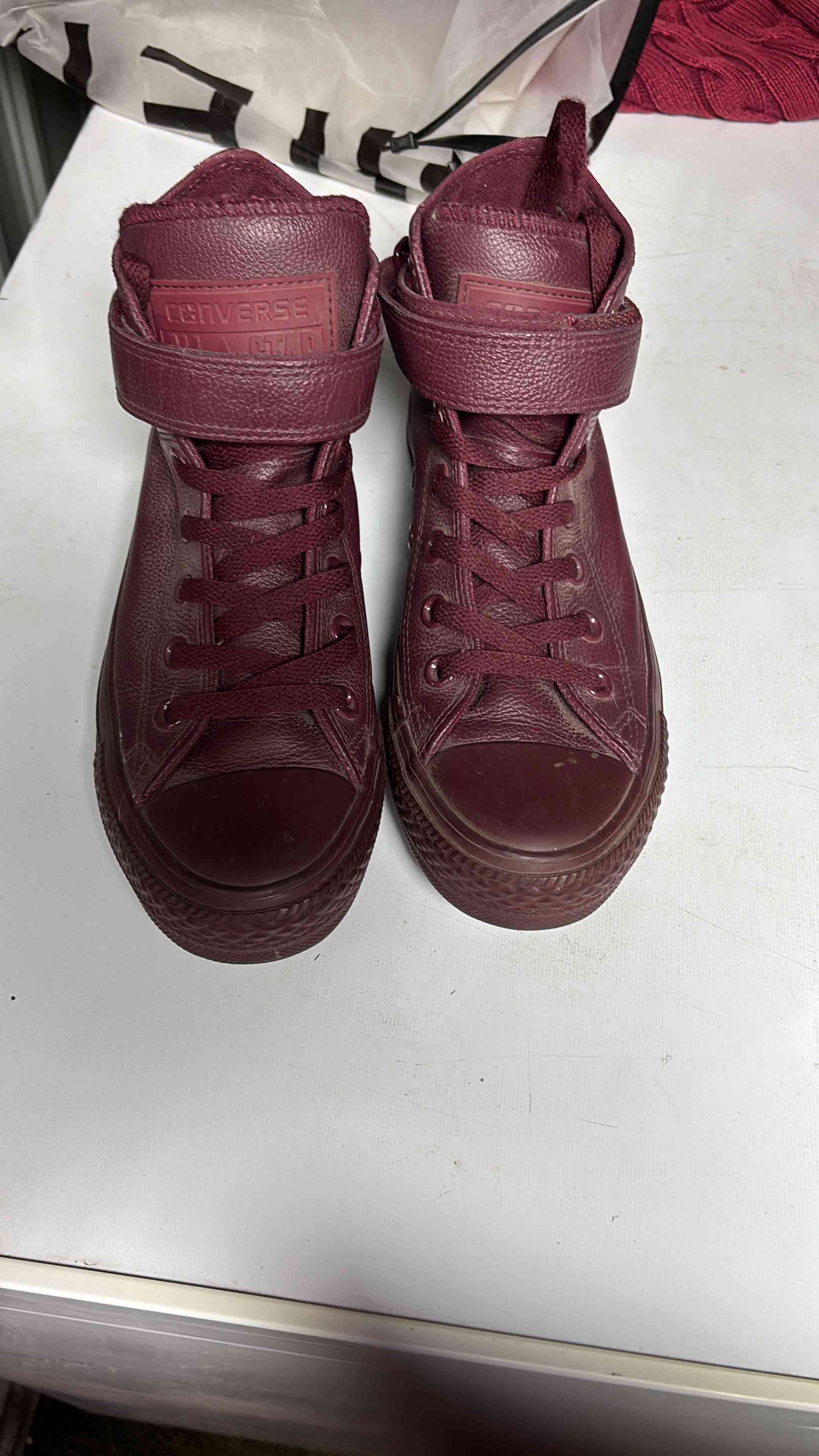 Zapatillas burdeos converse