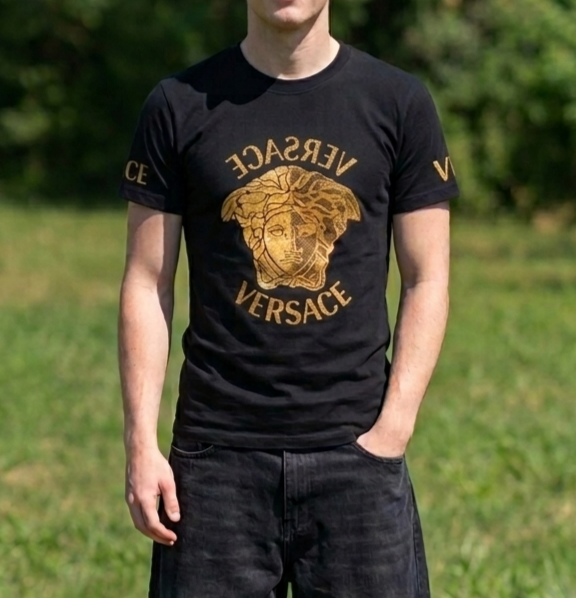 Polera negra Versace estampada G5 - 1
