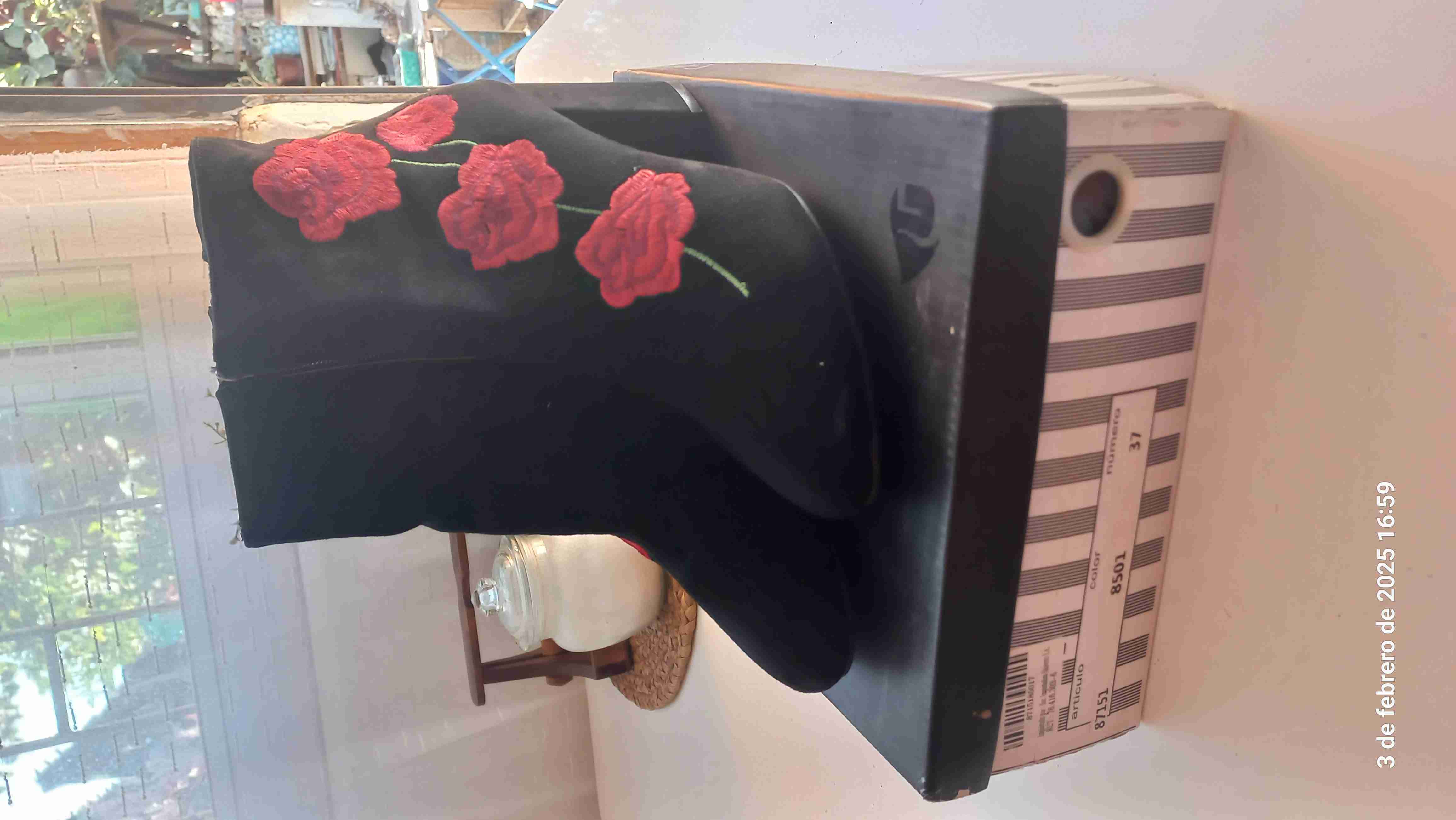 Botines negros con bordado floral - 2