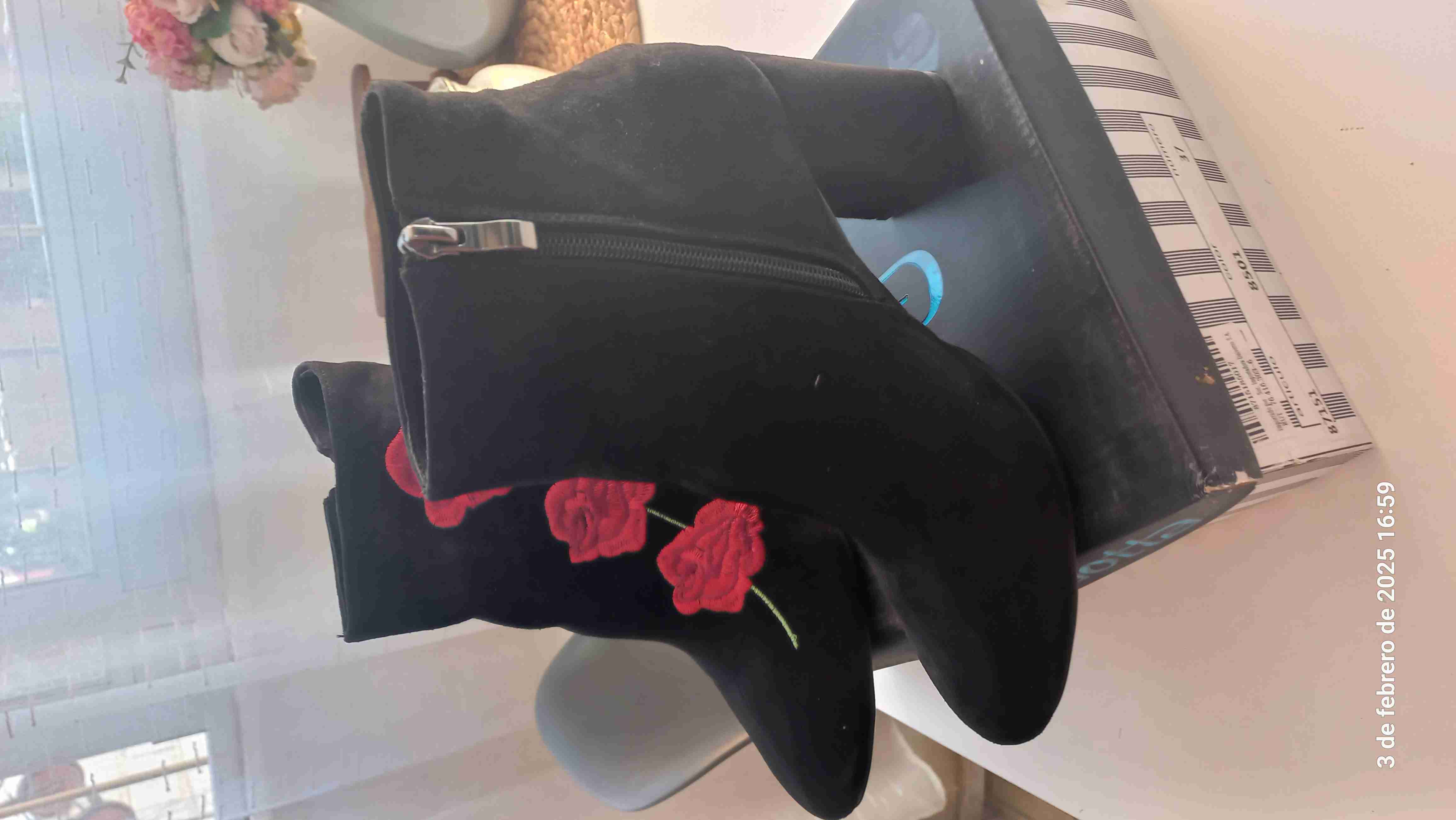 Botines negros con bordado floral - 3