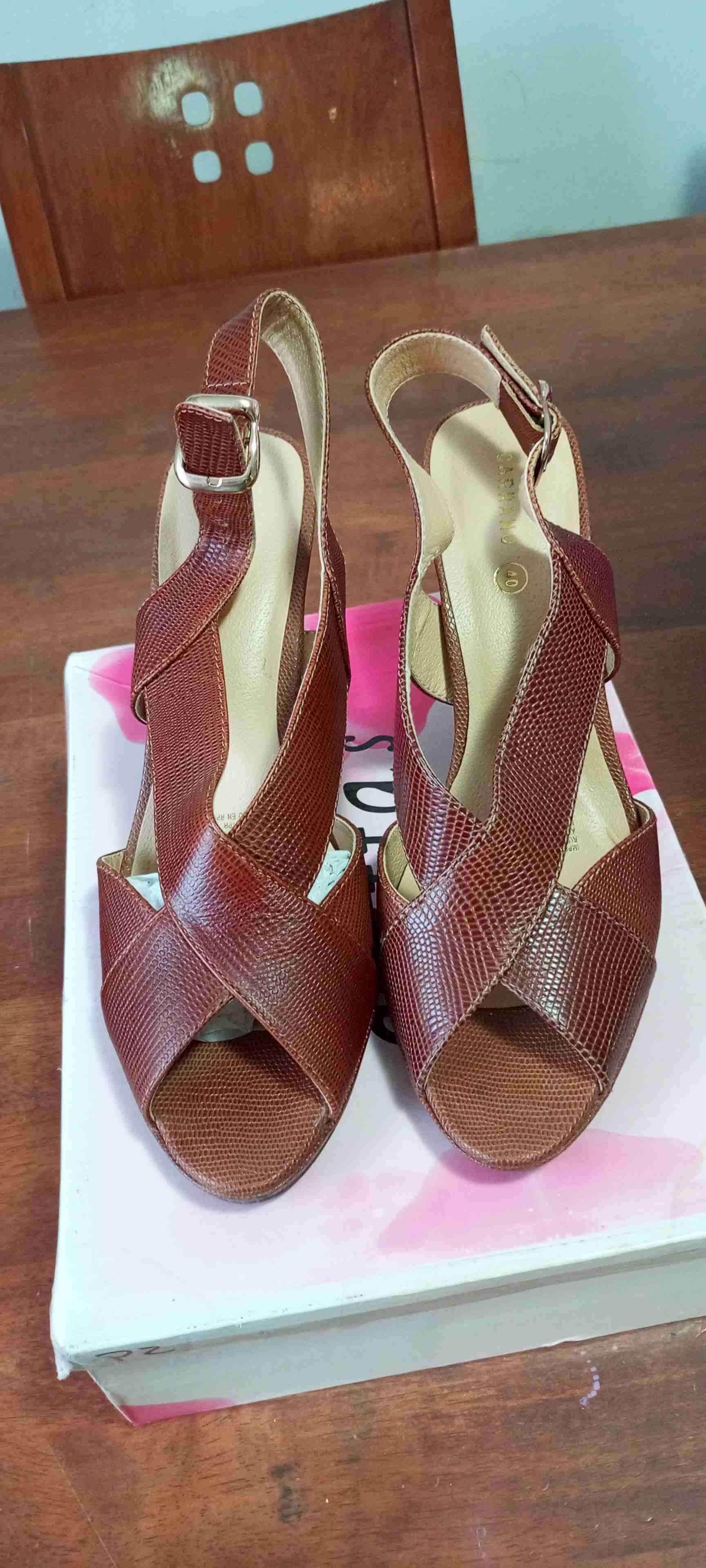 Sandalias marrones de cuero - 1