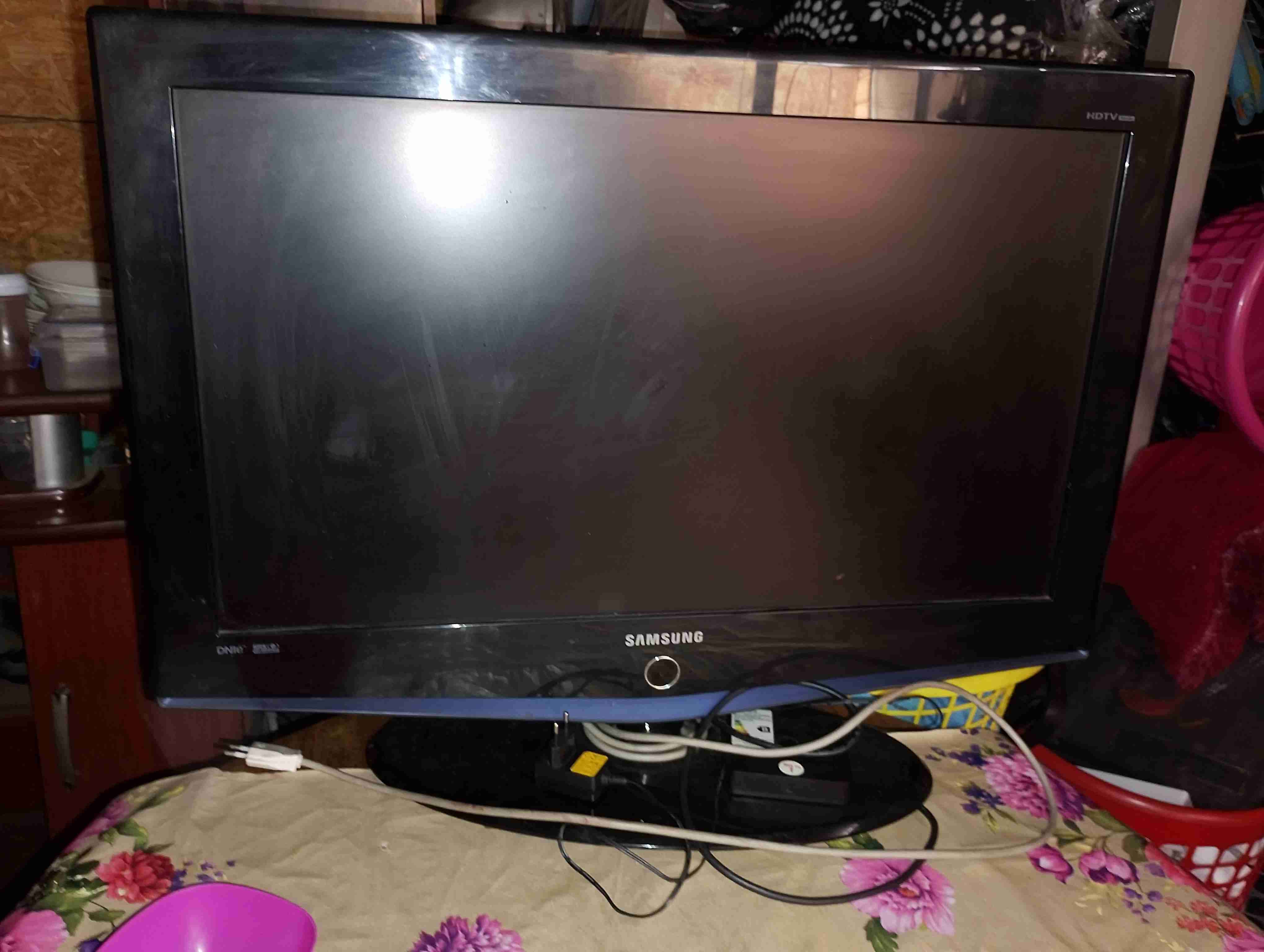 Televisor Samsung HDTV usado - miniatura 1