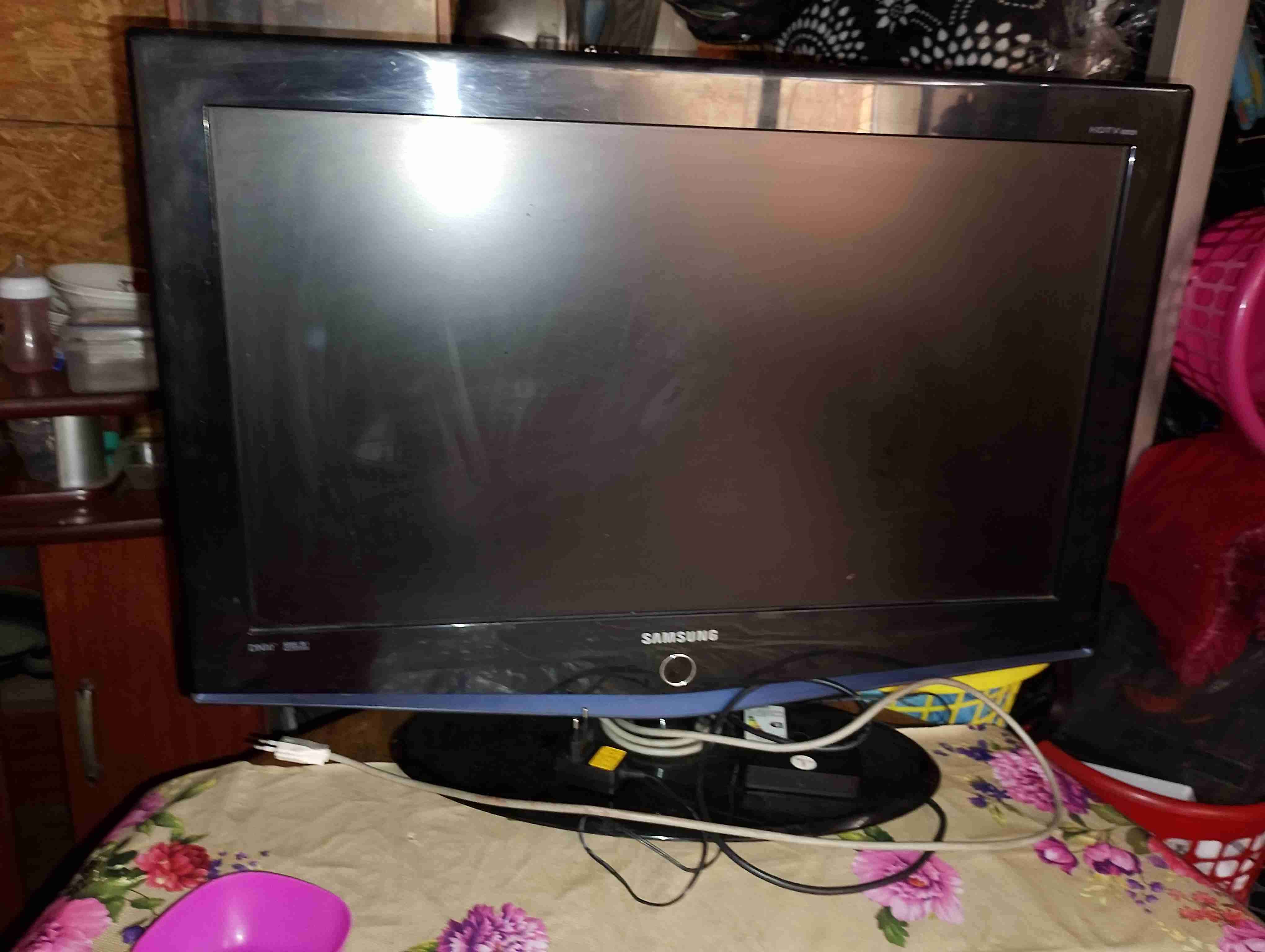 Televisor Samsung HDTV usado - miniatura 2