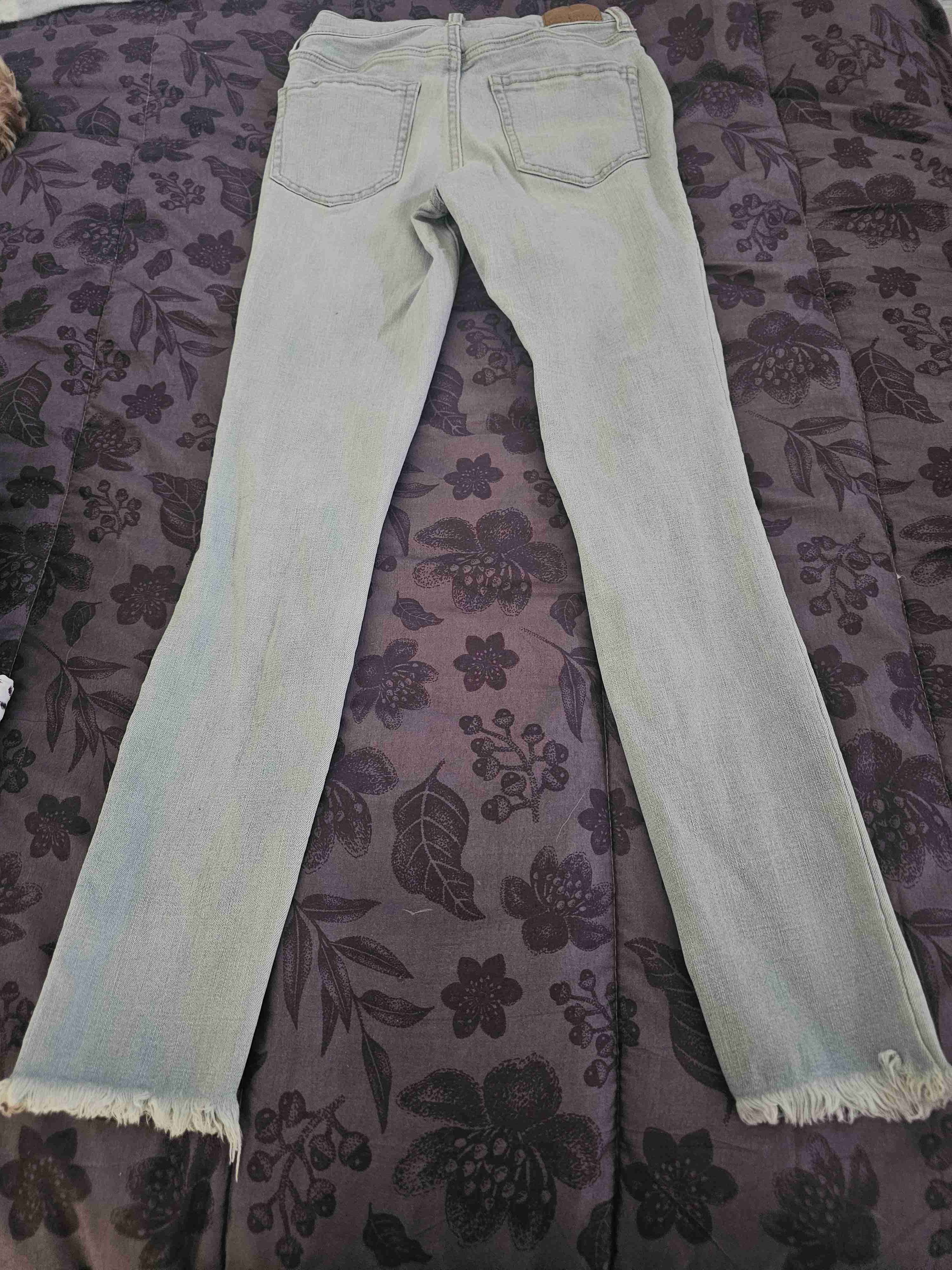 Jeans gris rasgados - miniatura 2