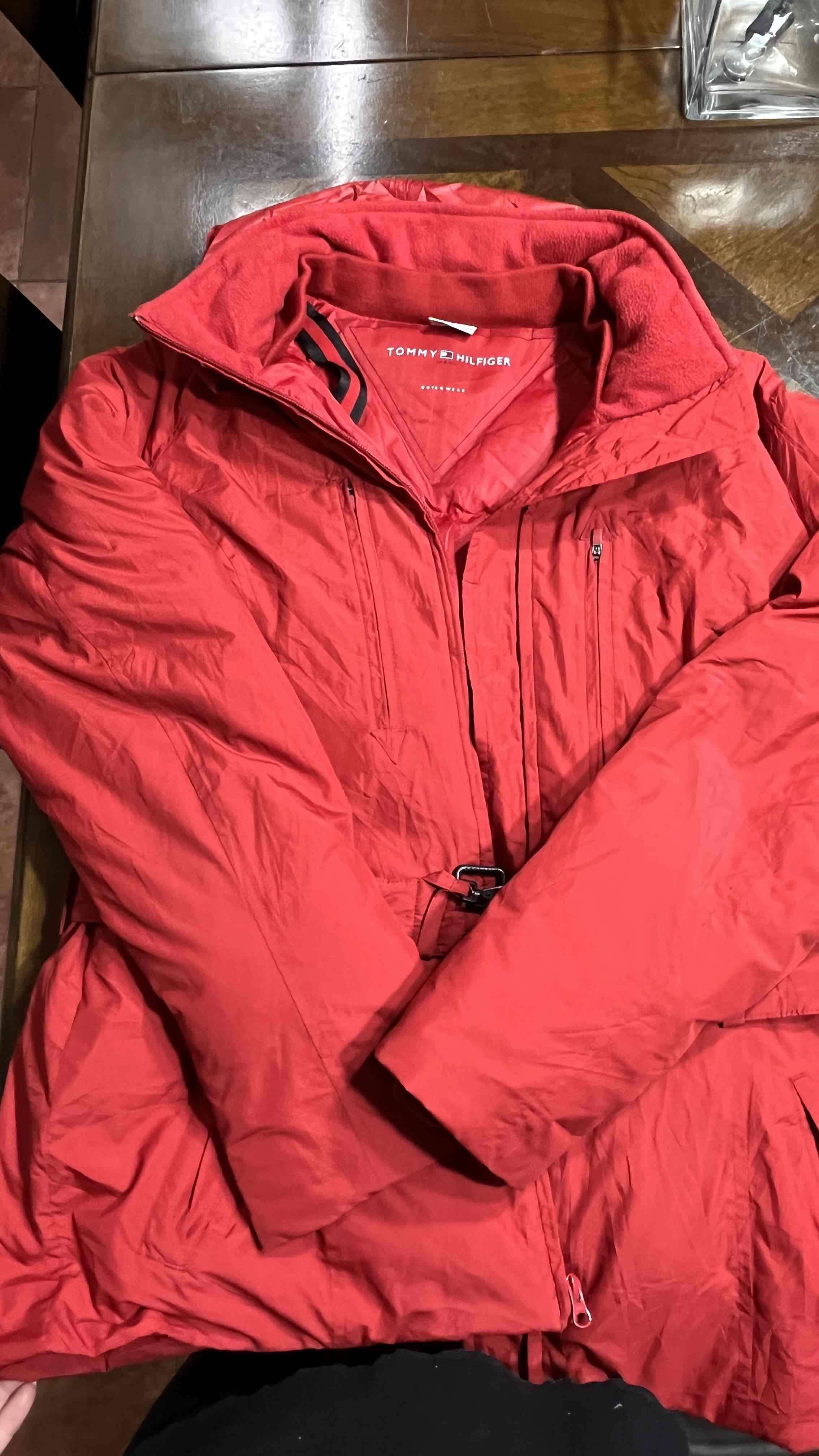 Parka roja Tommy Hilfiger