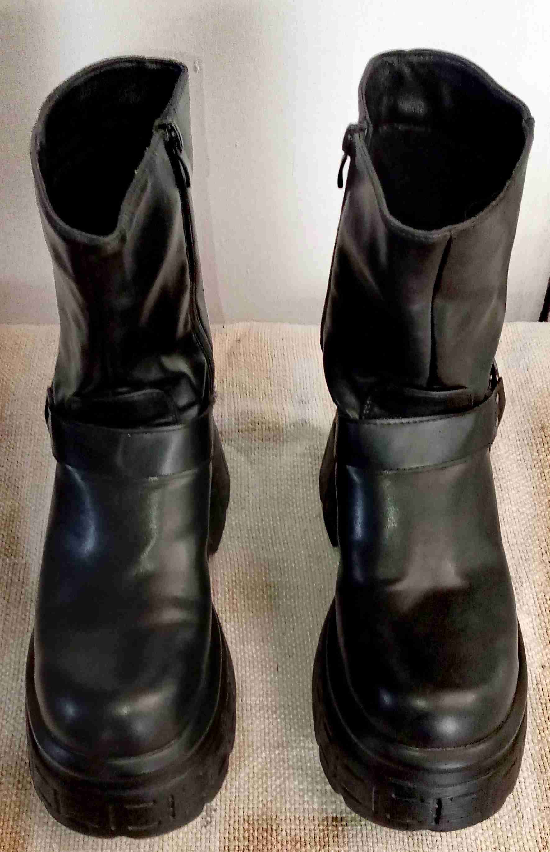 Botas góticas de media caña - 4