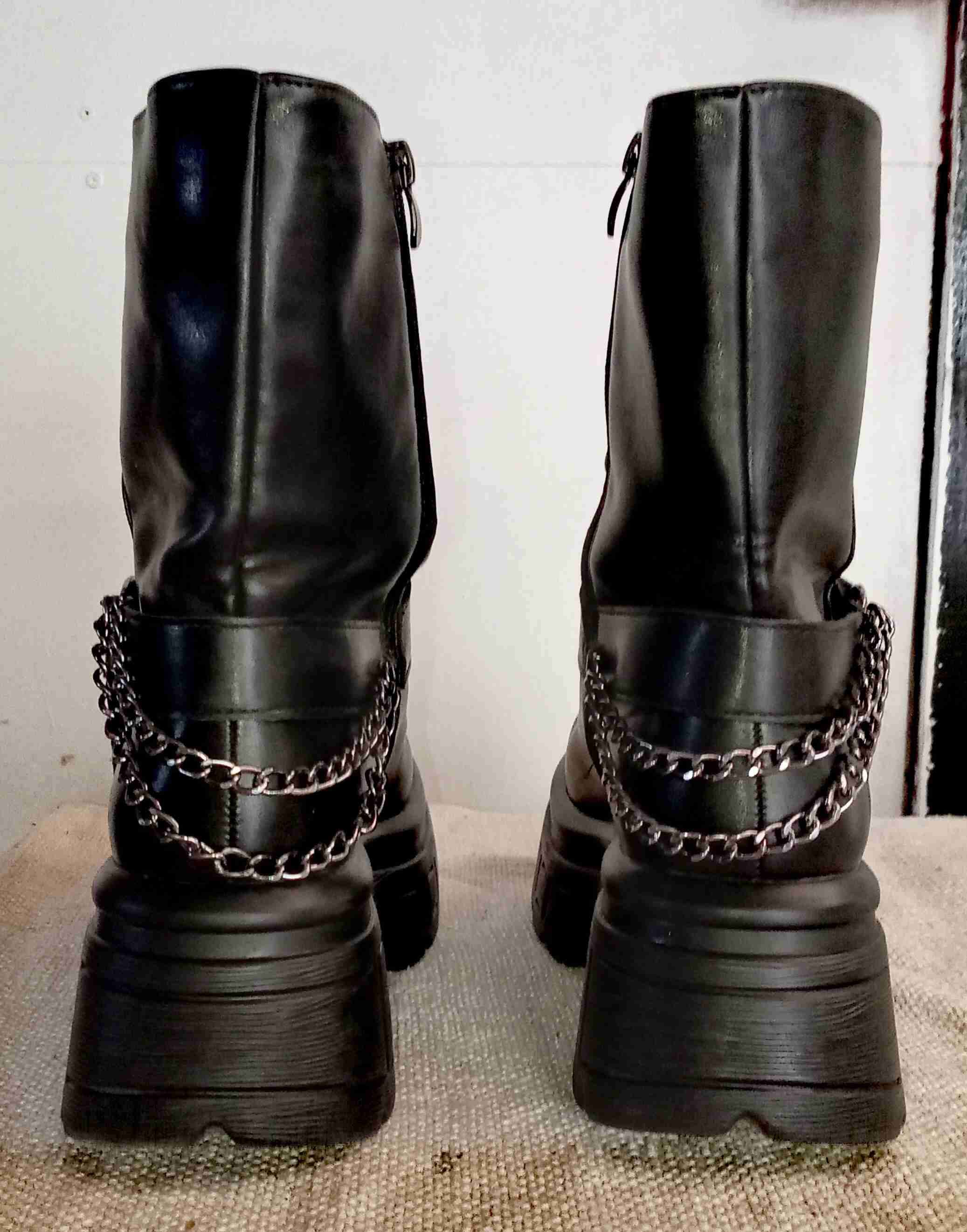 Botas góticas de media caña - 5