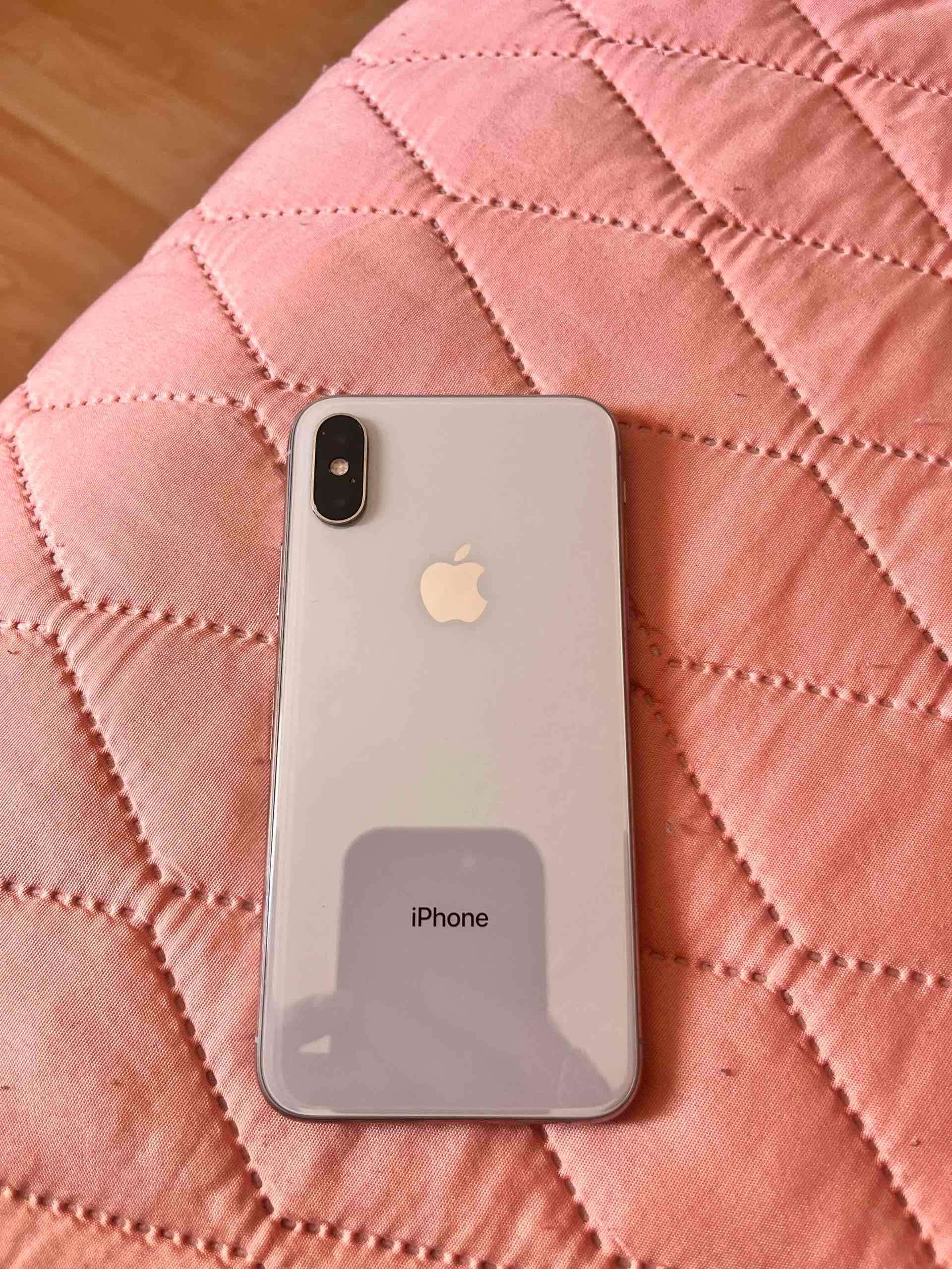 iPhone blanco en buen estado - miniatura 1