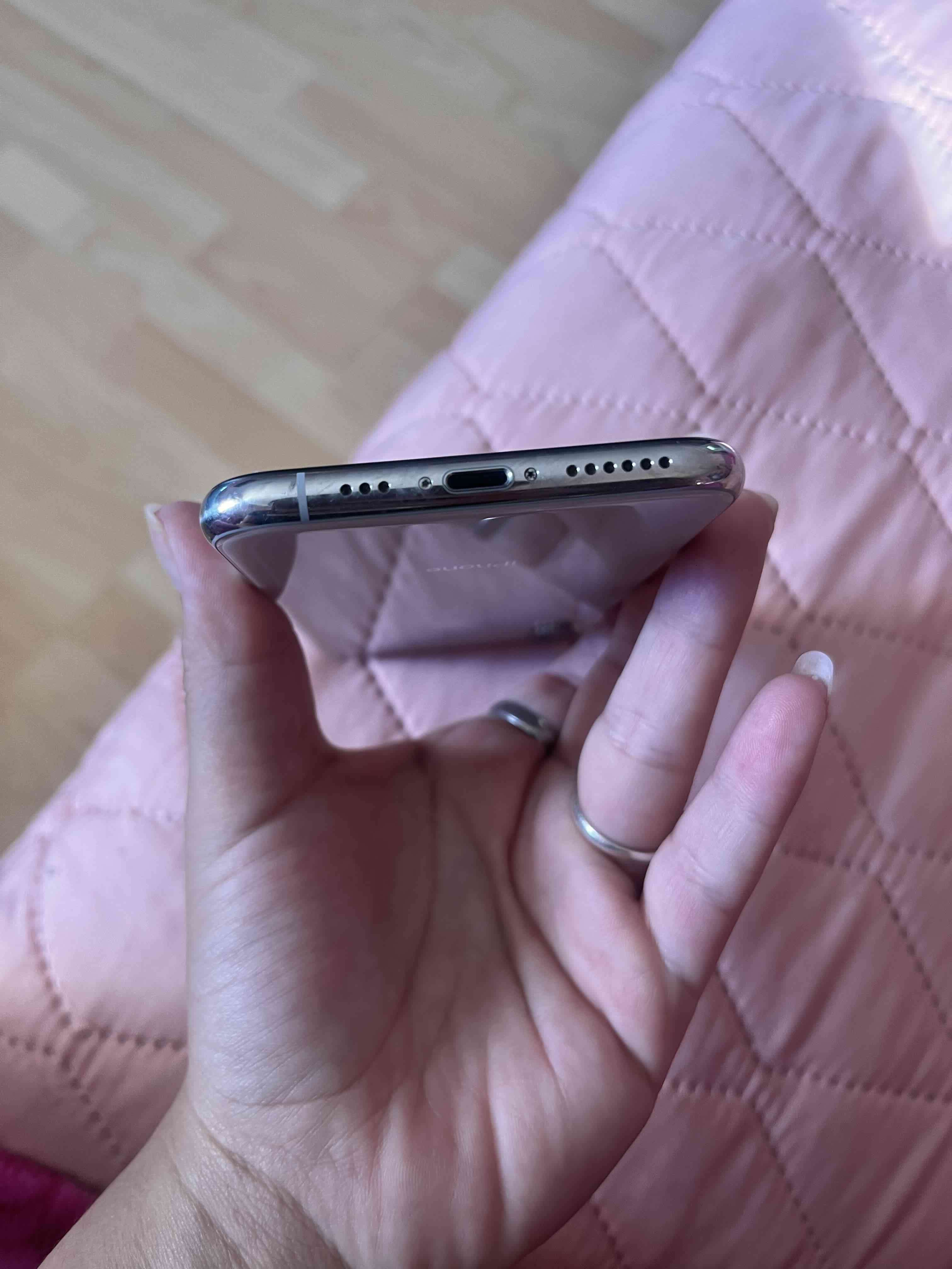 iPhone blanco en buen estado - miniatura 2